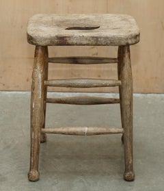 19TH CENTURY ENGLiSH PAINTERS DRAFTSMAN ARTISTS STOOL HANDLE CUT OUT IN THE TOP