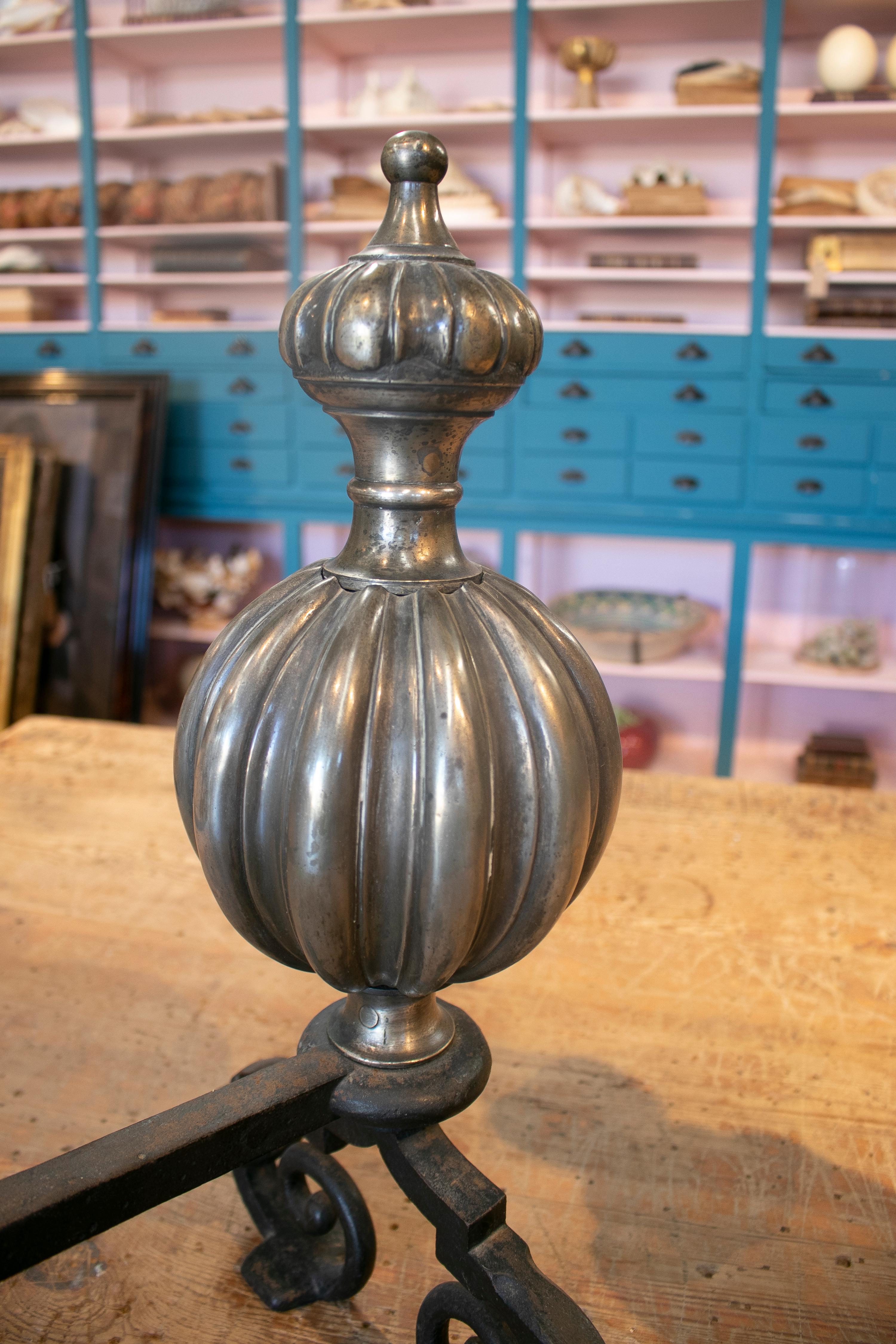 Paire de chenets de cheminée en bronze et fer du 19ème siècle anglais en vente 3