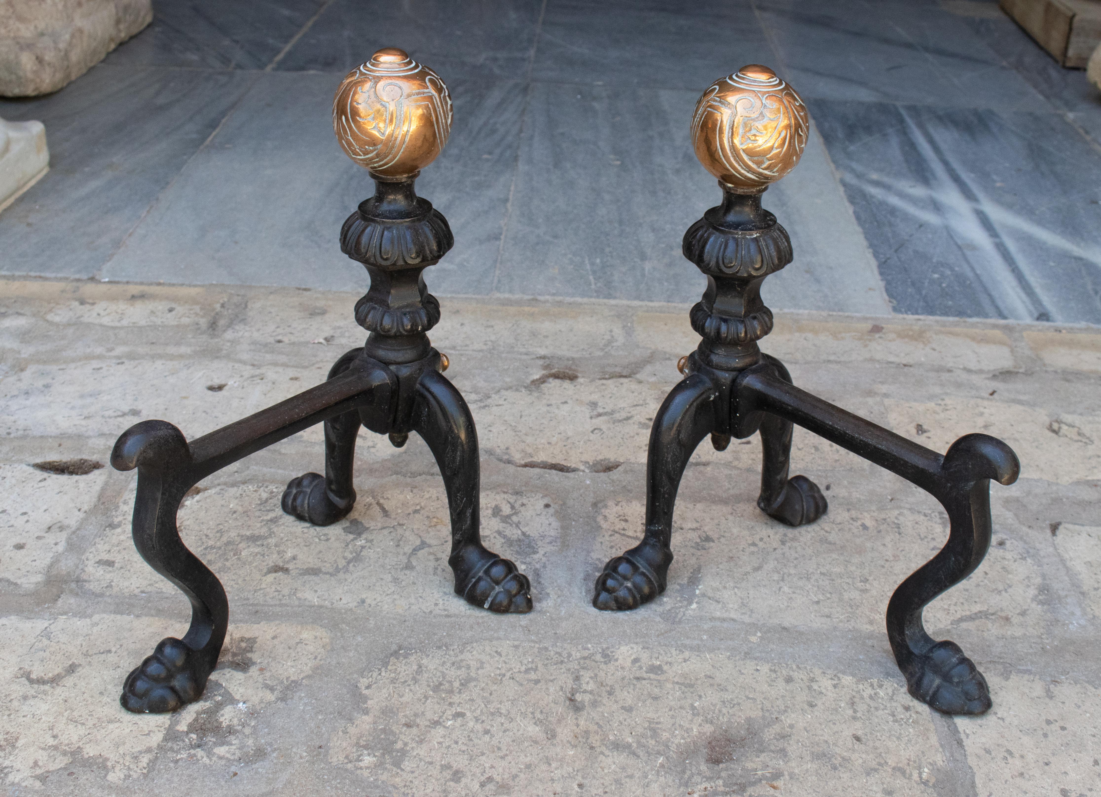 19th Century English Pair of Wrought Iron Grates with Brass Fittings In Good Condition In Marbella, ES