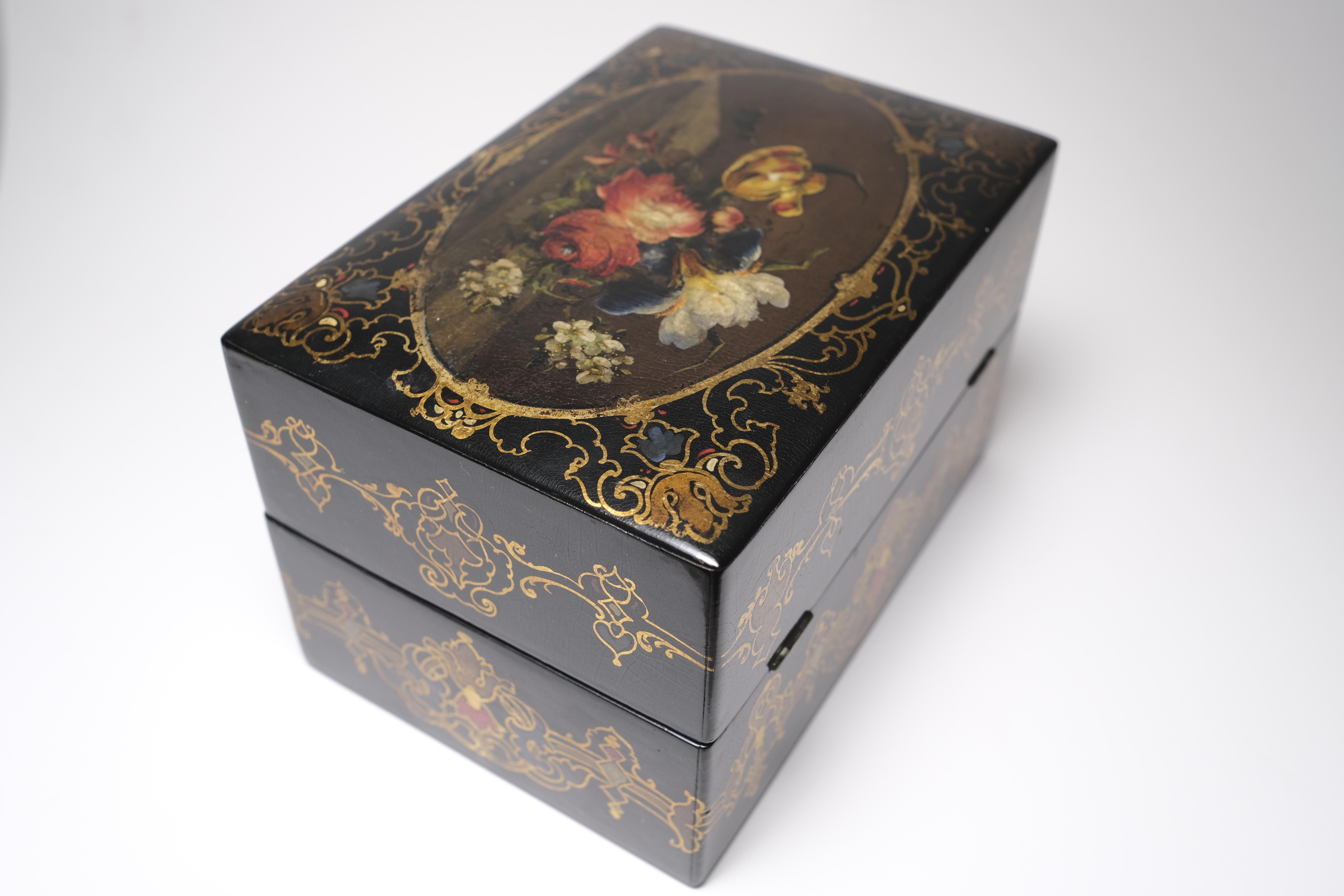 Victorian 19th Century English Paper Mâché Box For Sale