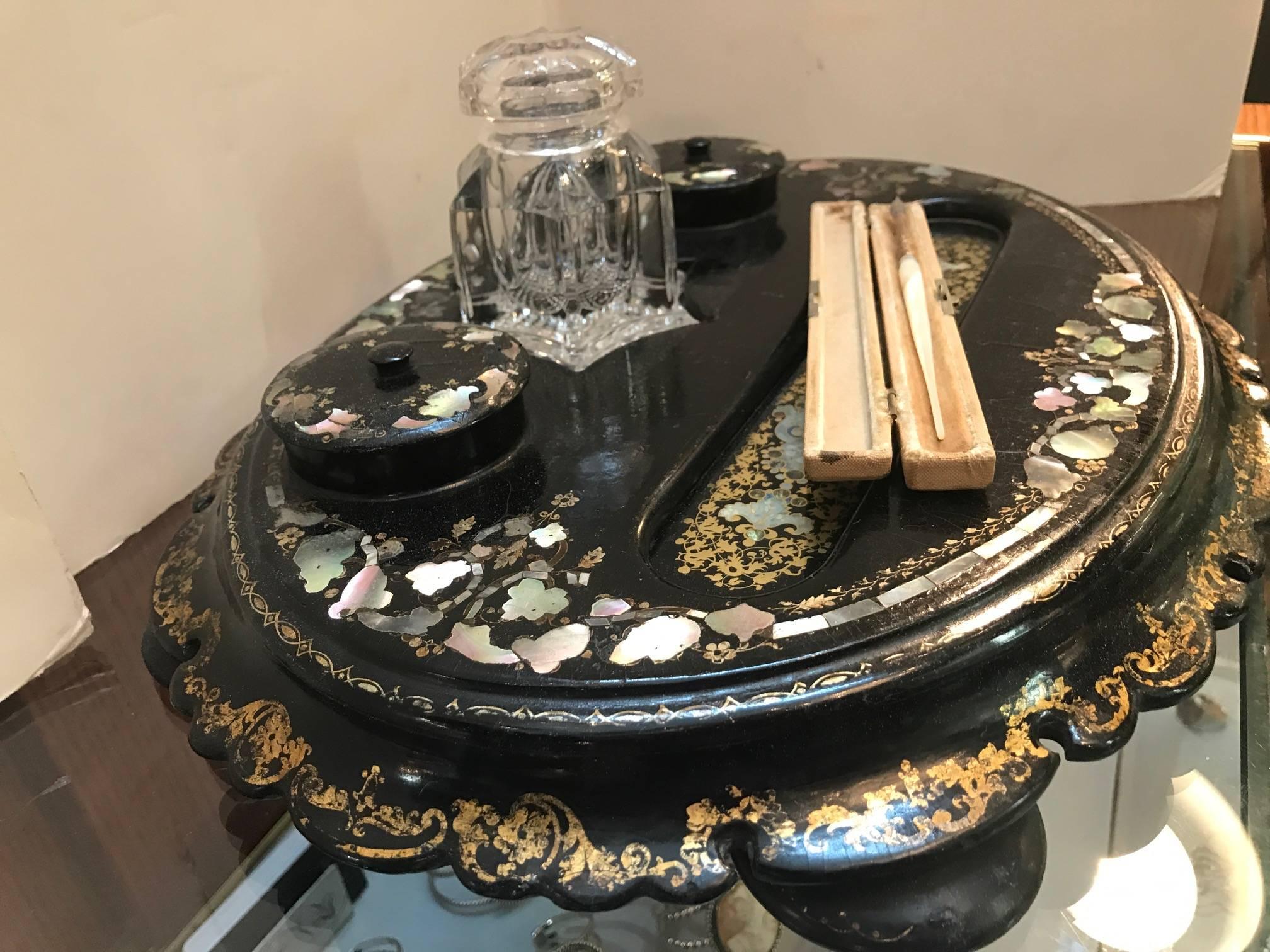 19th Century English Papier Mâché Inkstand with Inlaid Mother of Pearl Inlay In Excellent Condition In Lambertville, NJ