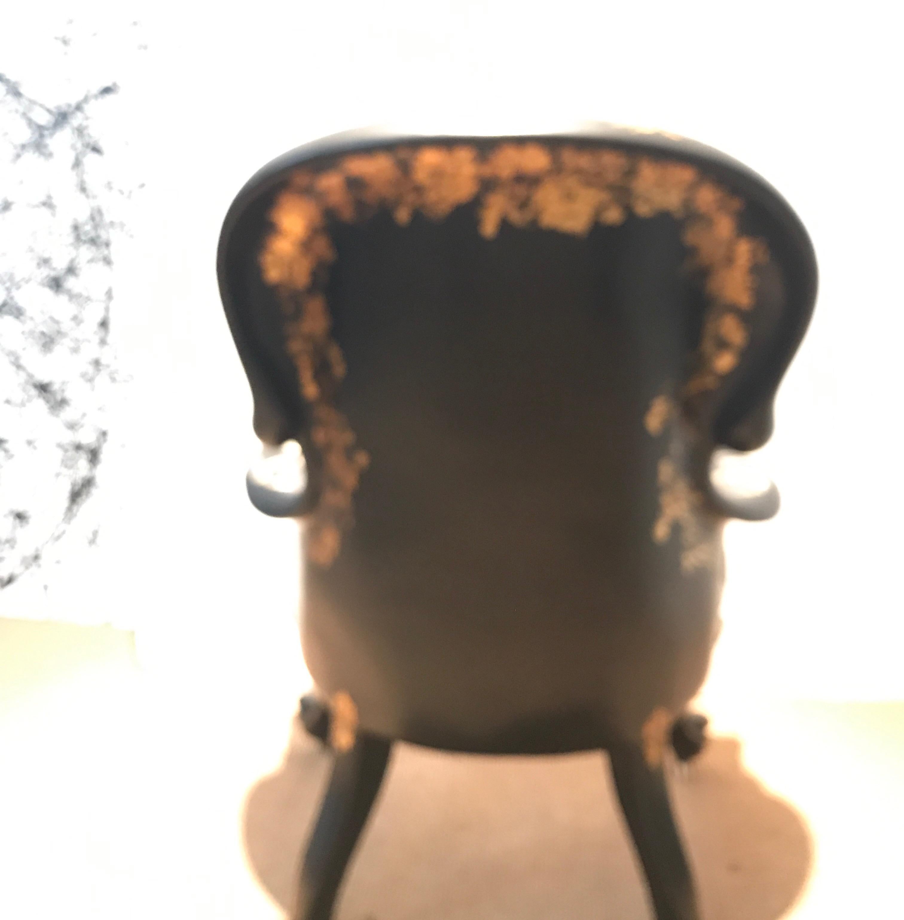 Incrusté Chaise en papier mâché incrusté de nacre du 19ème siècle anglais en vente