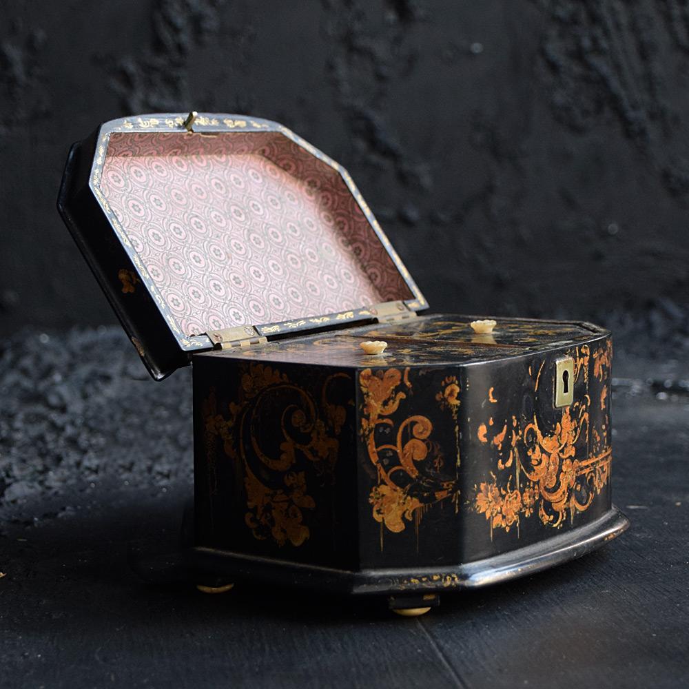 Mid-19th Century 19th Century English Papier Mache Tea Caddy