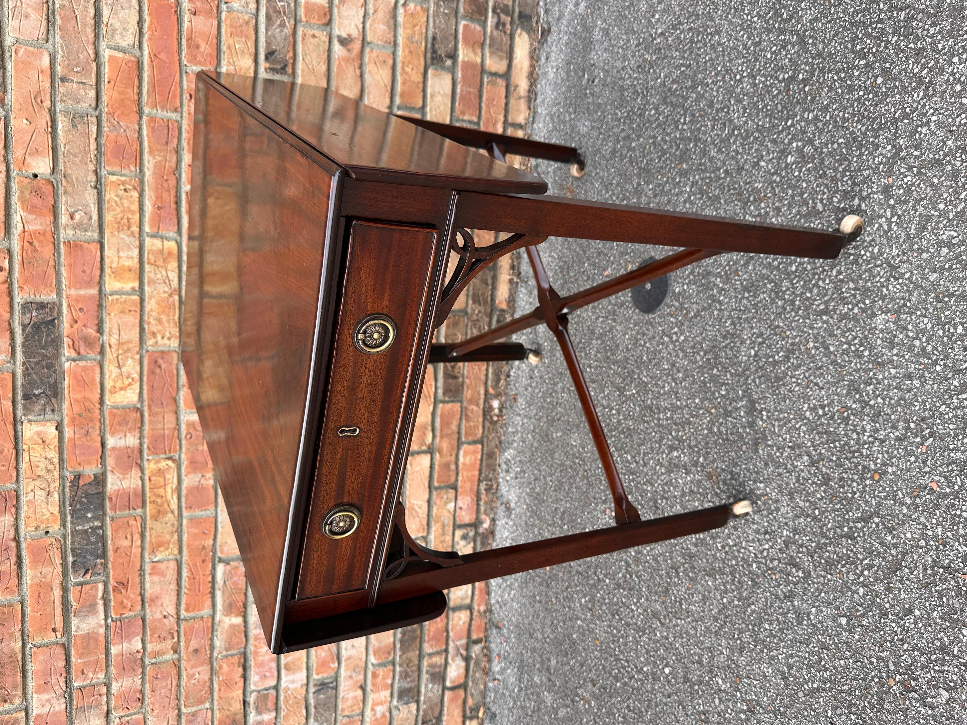 Mesa inglesa Pembroke del siglo XIX en venta 3