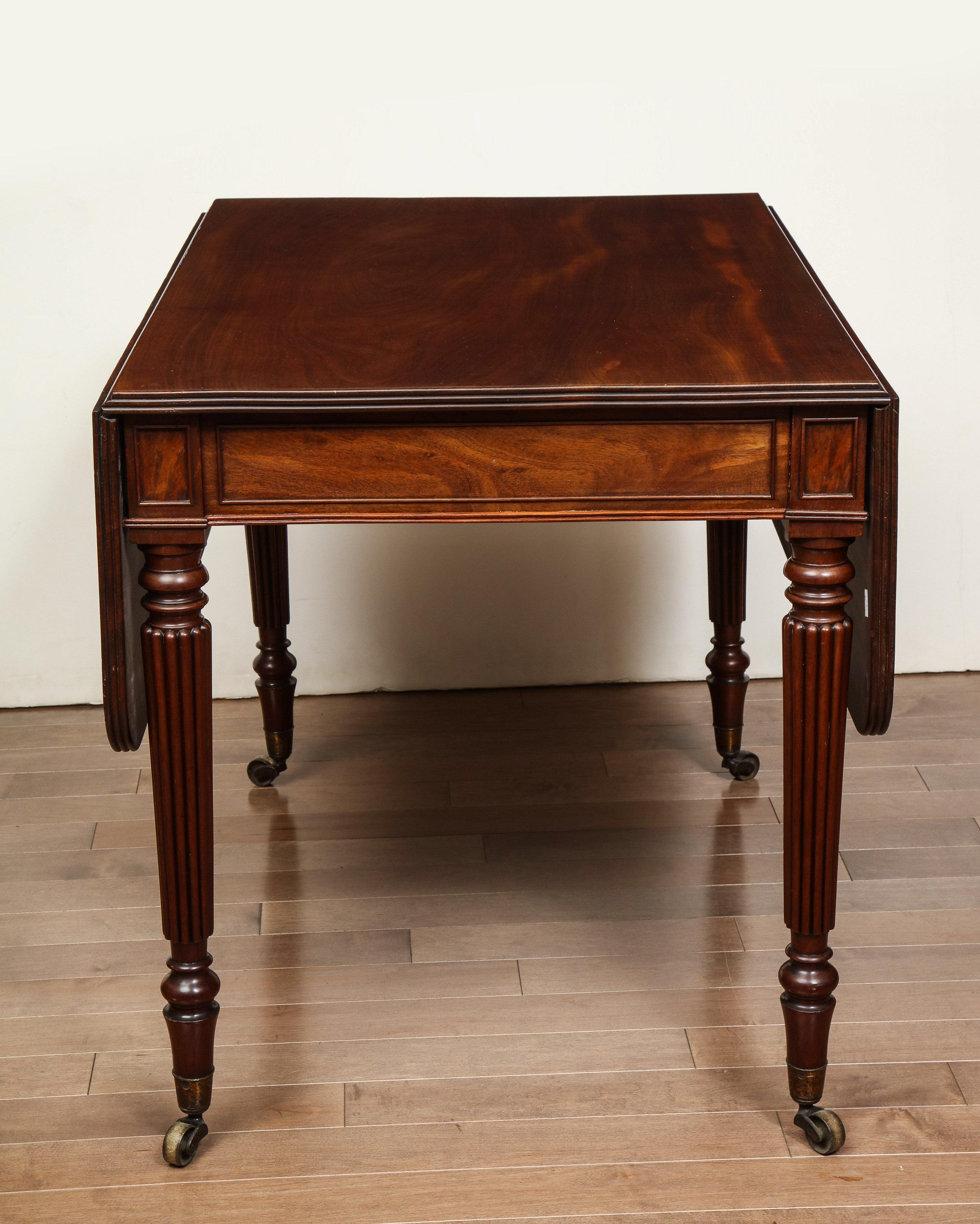 19th Century English Pembroke Table with One Drawer in Mahogany 7