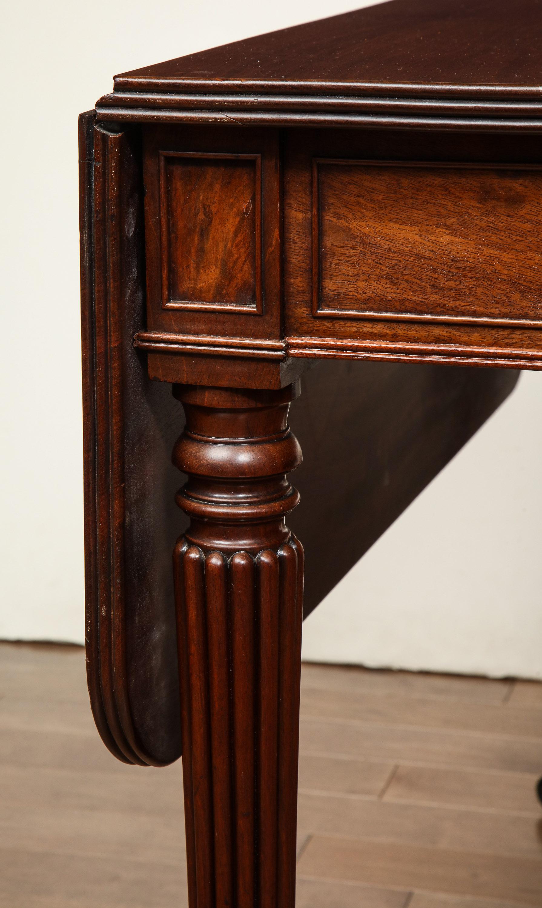 19th Century English Pembroke Table with One Drawer in Mahogany 8