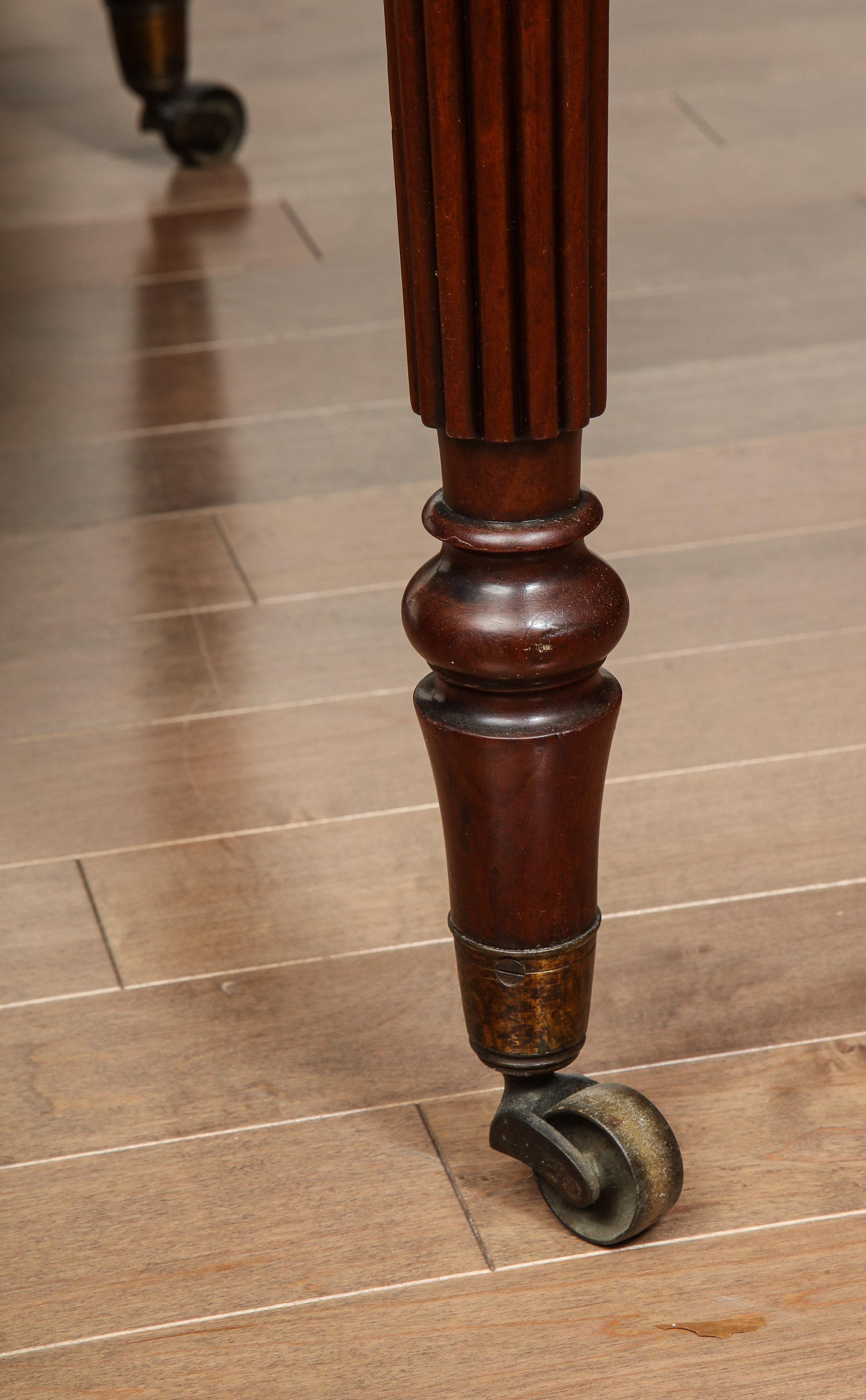 19th Century English Pembroke Table with One Drawer in Mahogany 9