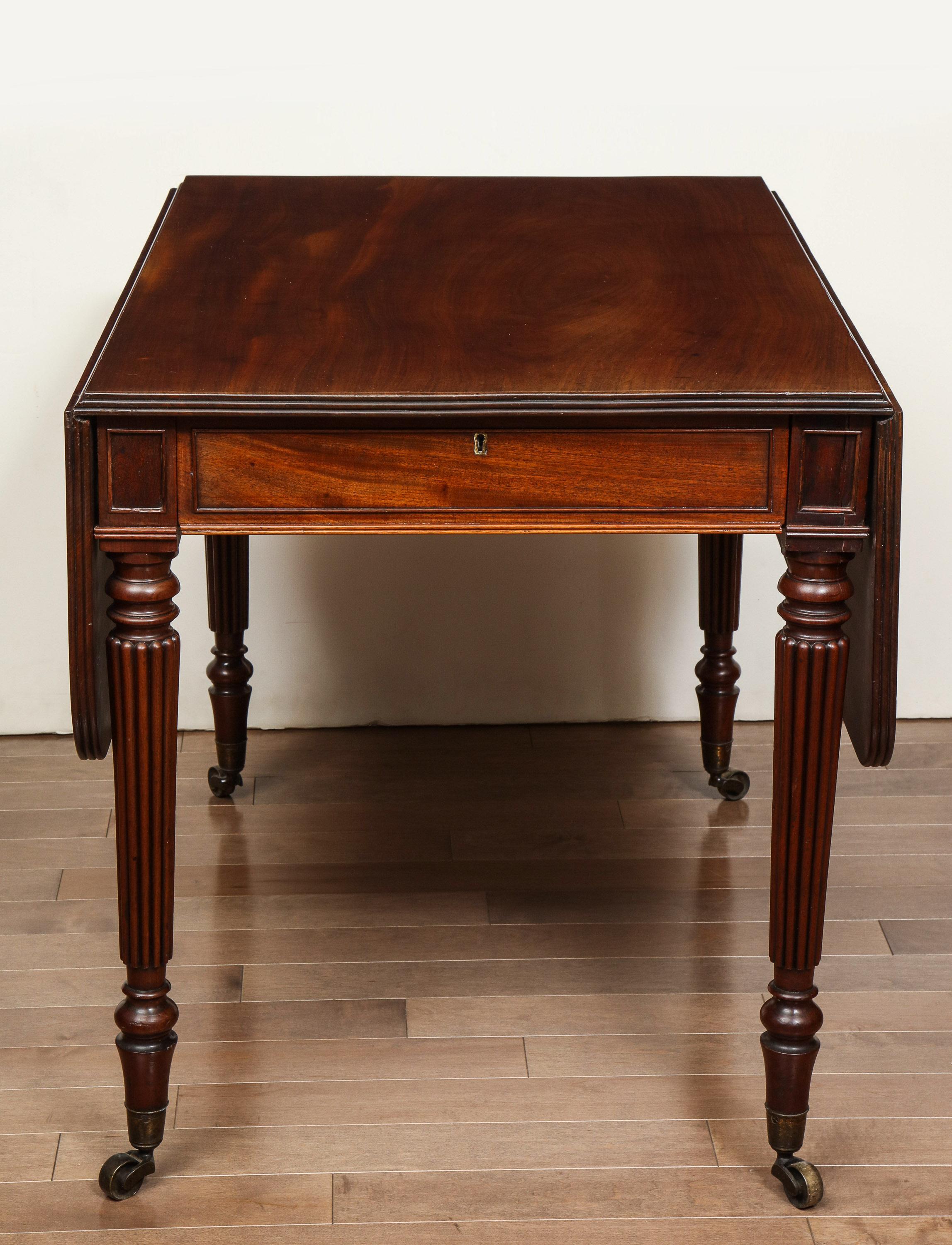 19th Century English Pembroke Table with One Drawer in Mahogany 2