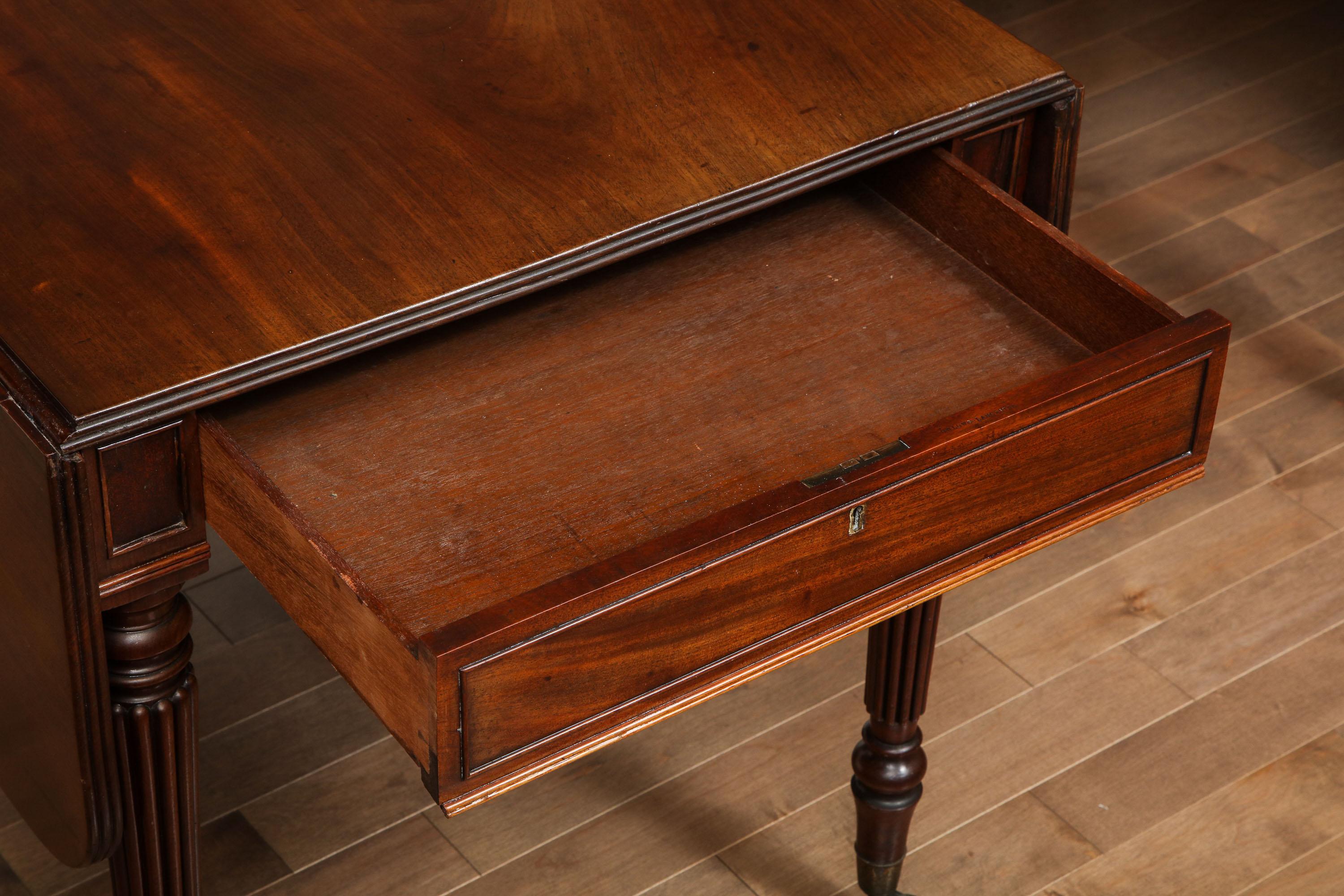 19th Century English Pembroke Table with One Drawer in Mahogany 3