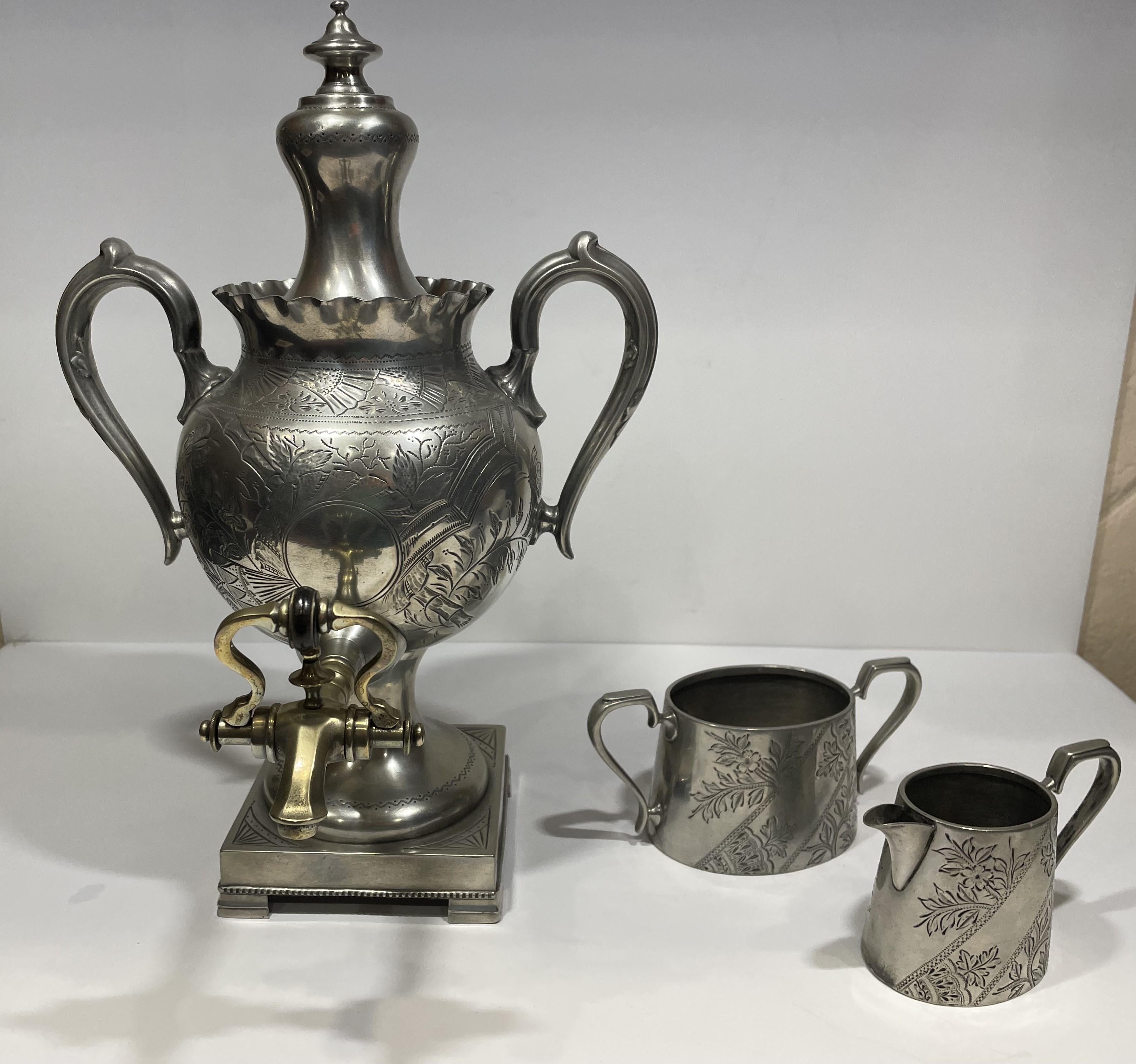 Service à thé en étain anglais du 19e siècle en vente 9