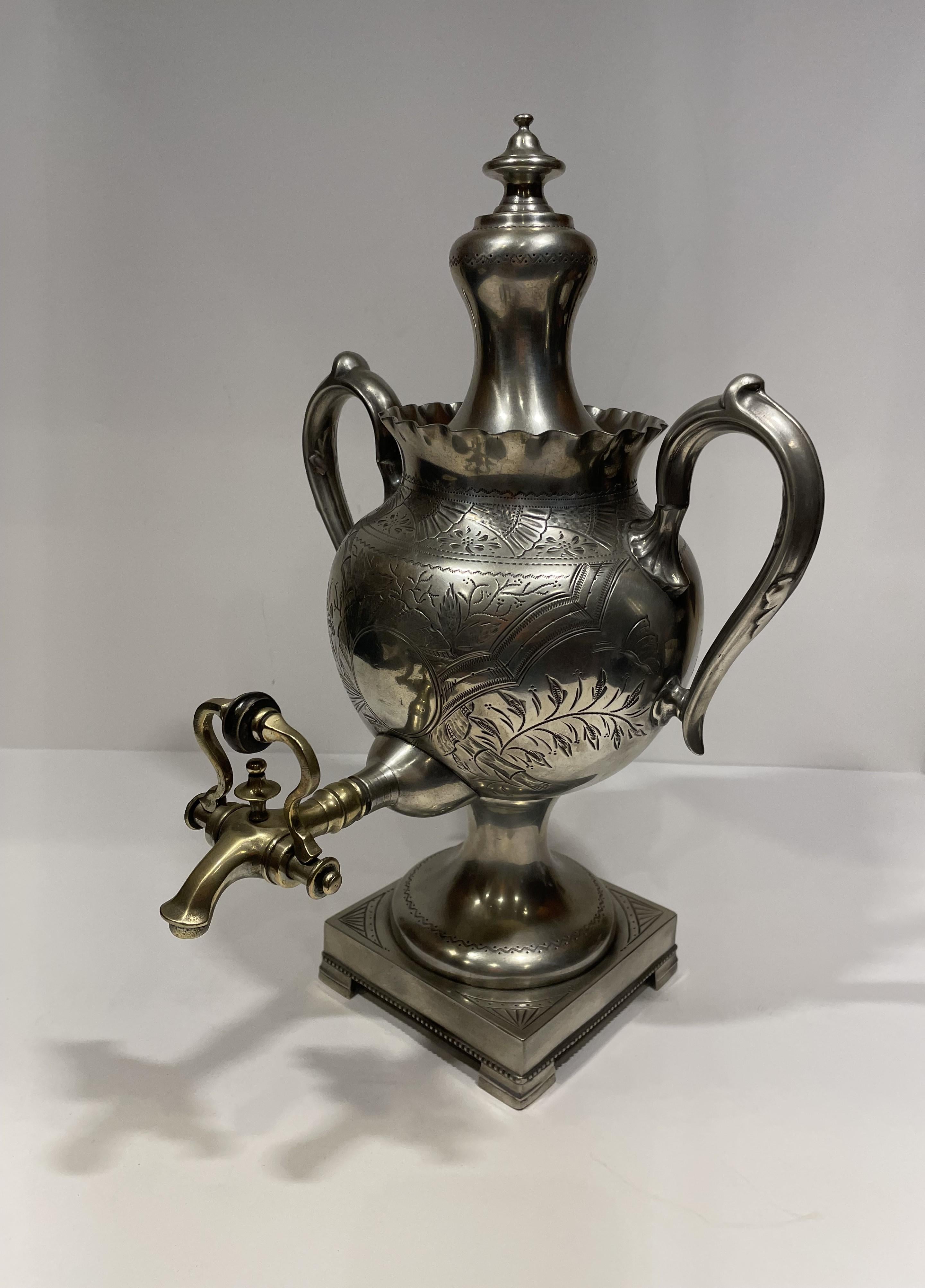 19th Century English Pewter Tea Service In Excellent Condition For Sale In Austin, TX