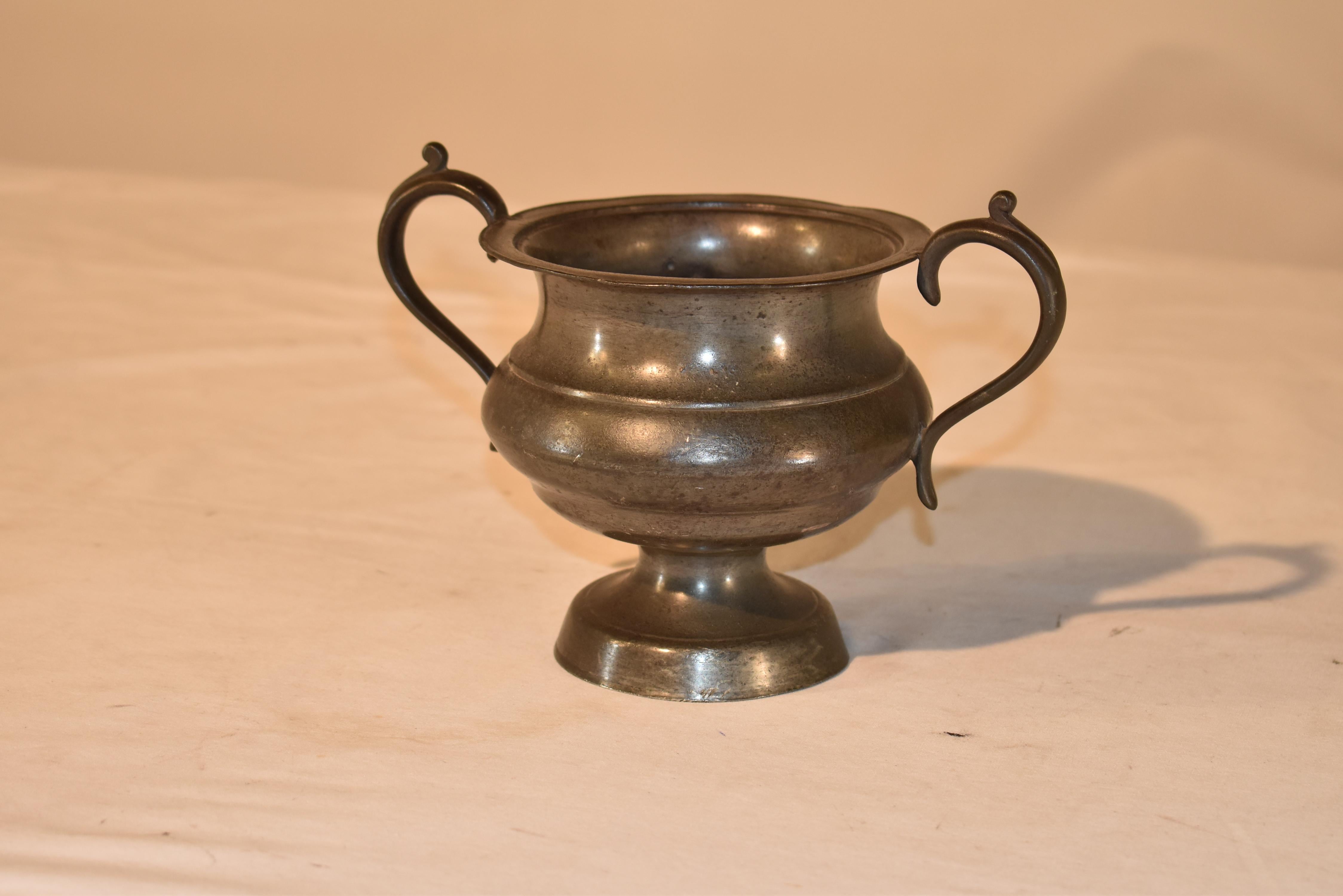 19th Century English Pewter Urn (Englisch) im Angebot