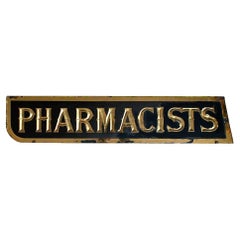 Insegna commerciale inglese del XIX secolo per farmacisti, dipinta in oro e dorata al contrario