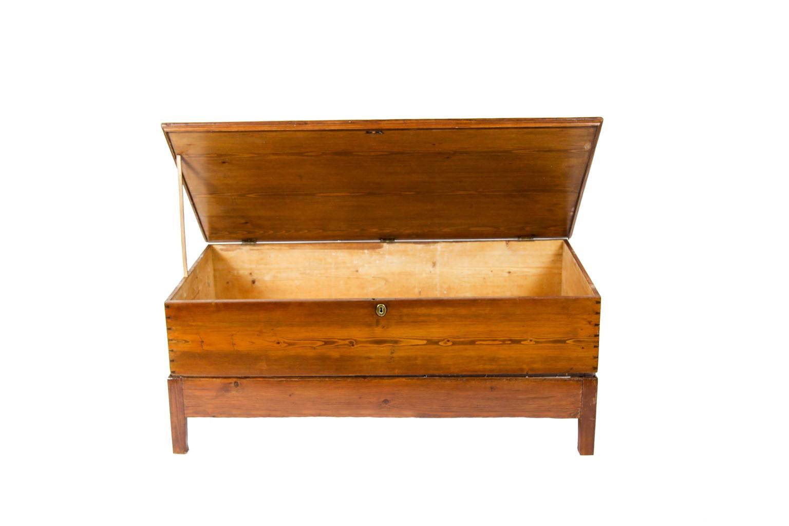 Mid-19th Century 19th Century English Pine Blanket Box on Stand