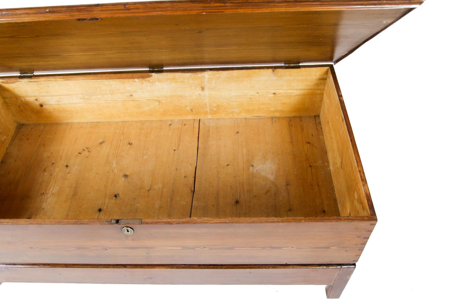 Wood 19th Century English Pine Blanket Box on Stand