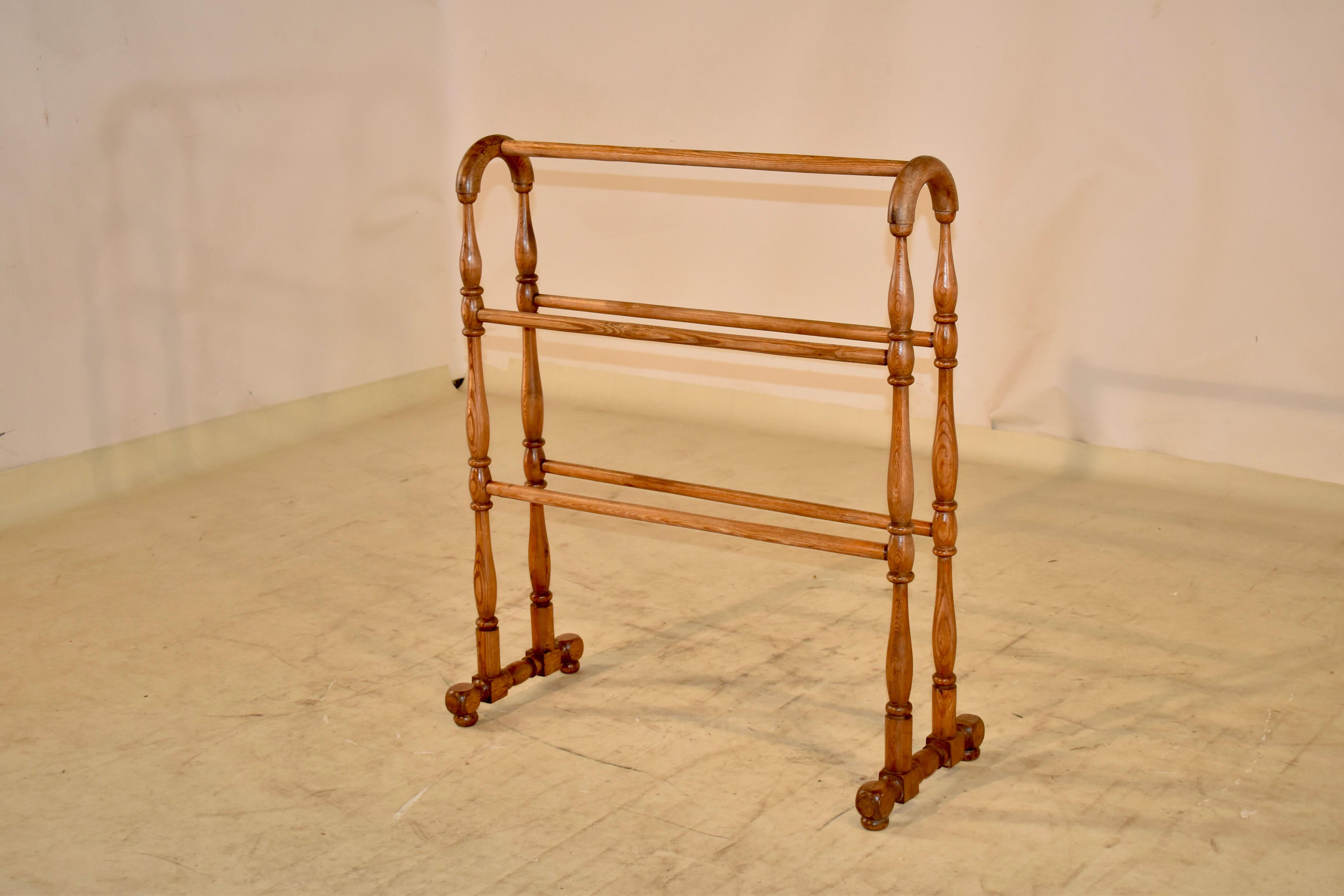 19th Century English Pine Blanket Stand In Good Condition In High Point, NC