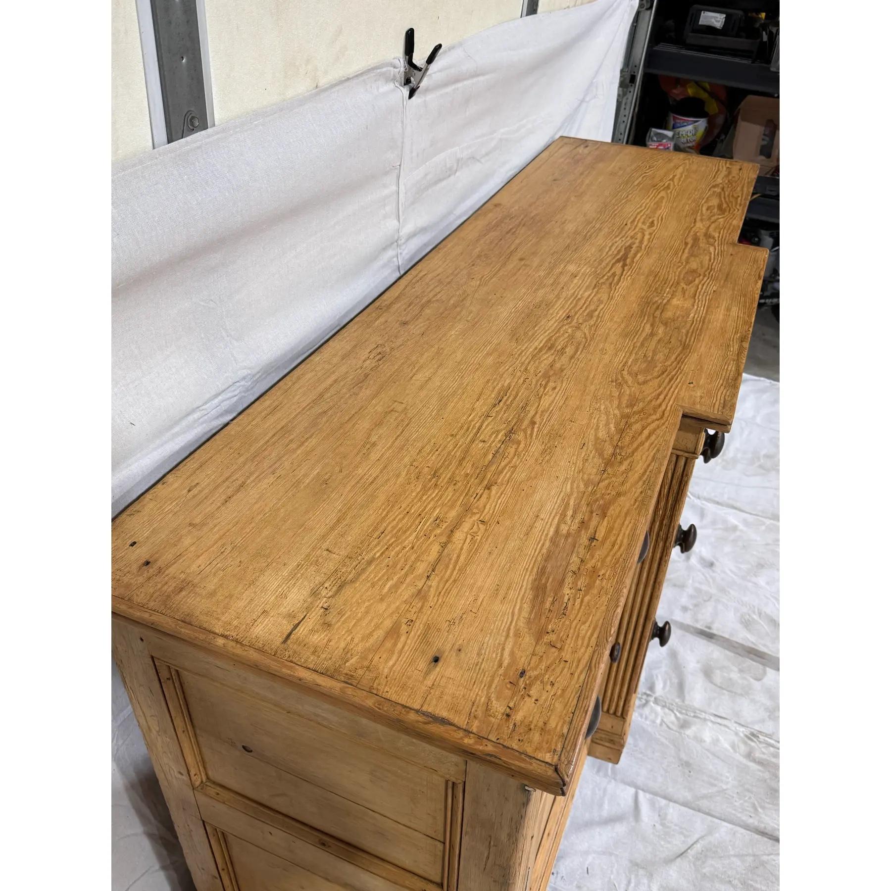 Englischer Kiefer-Frontschrank aus dem 19. im Angebot 3