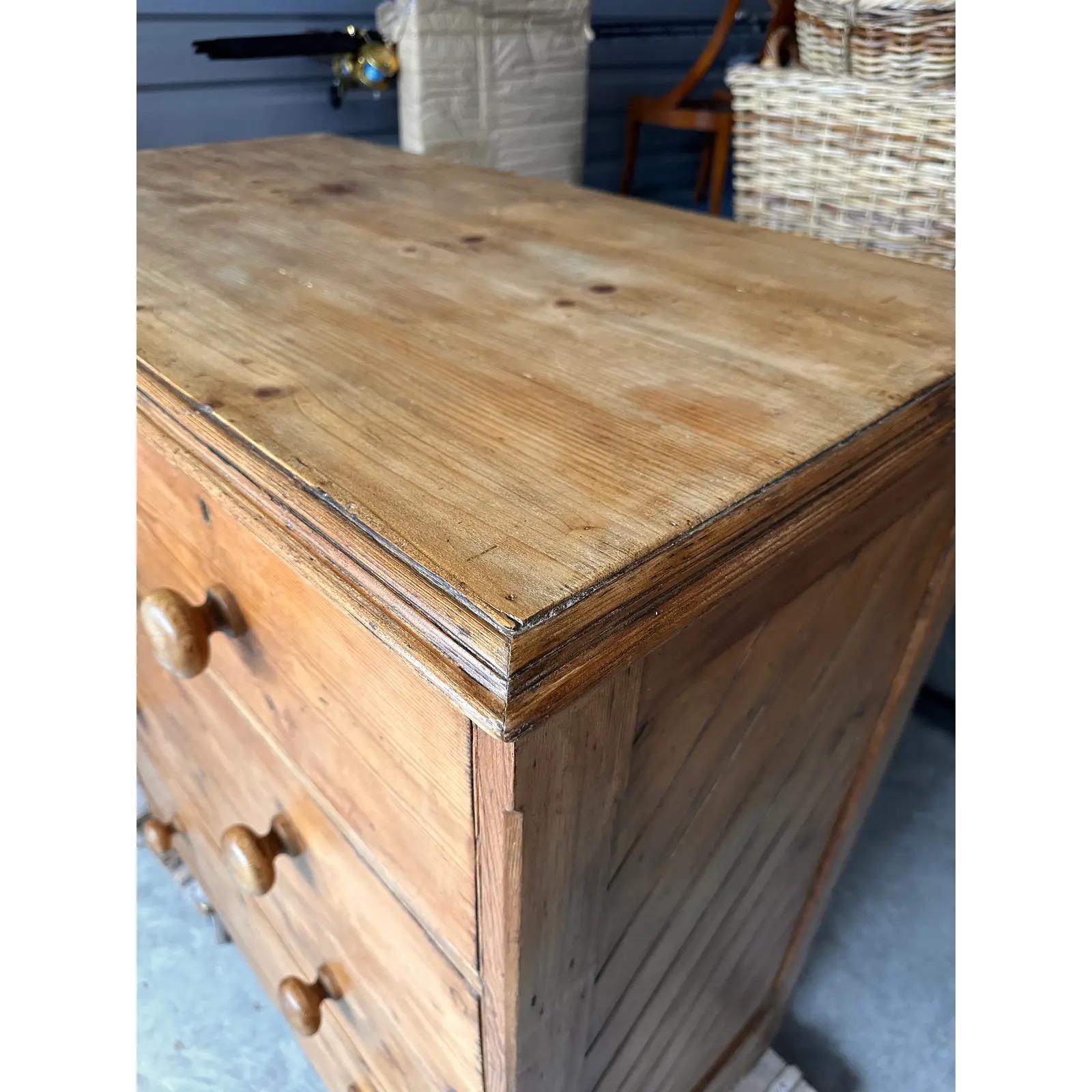 Late 19th Century 19th Century English Pine Chest For Sale
