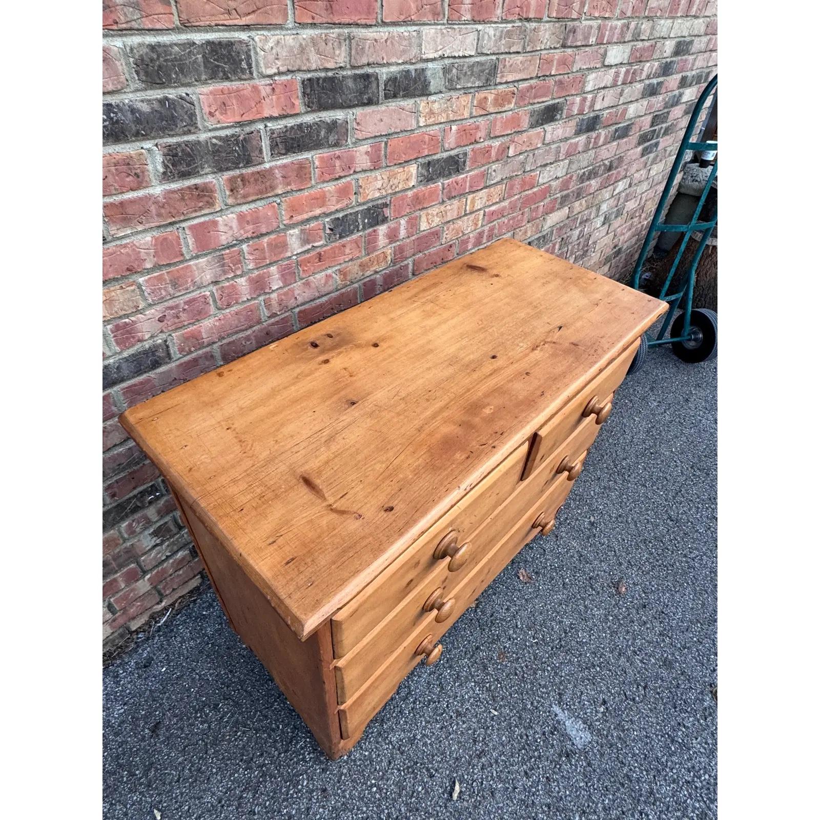 19th Century English Pine Chest of Drawers in vendita 4