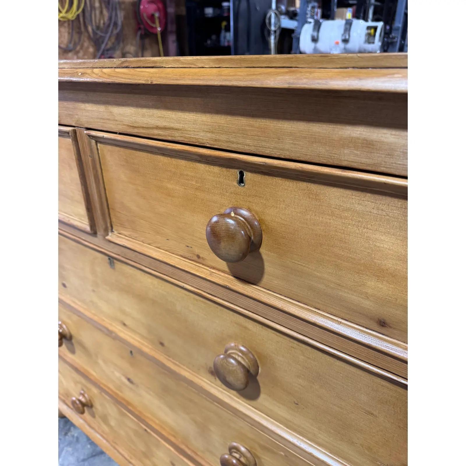 Cassettiera in pino inglese del XIX secolo in vendita 5