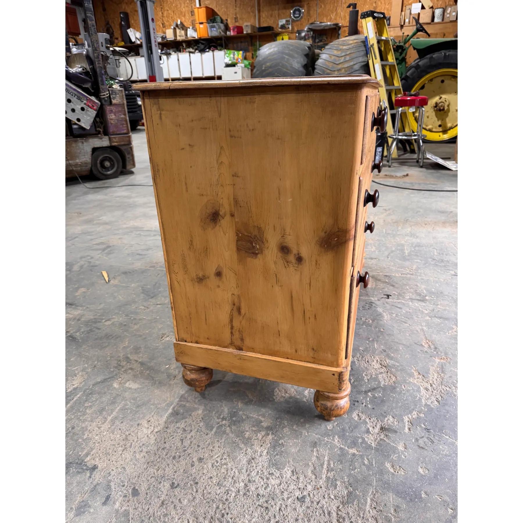 Cassettiera in pino inglese del XIX secolo in vendita 5