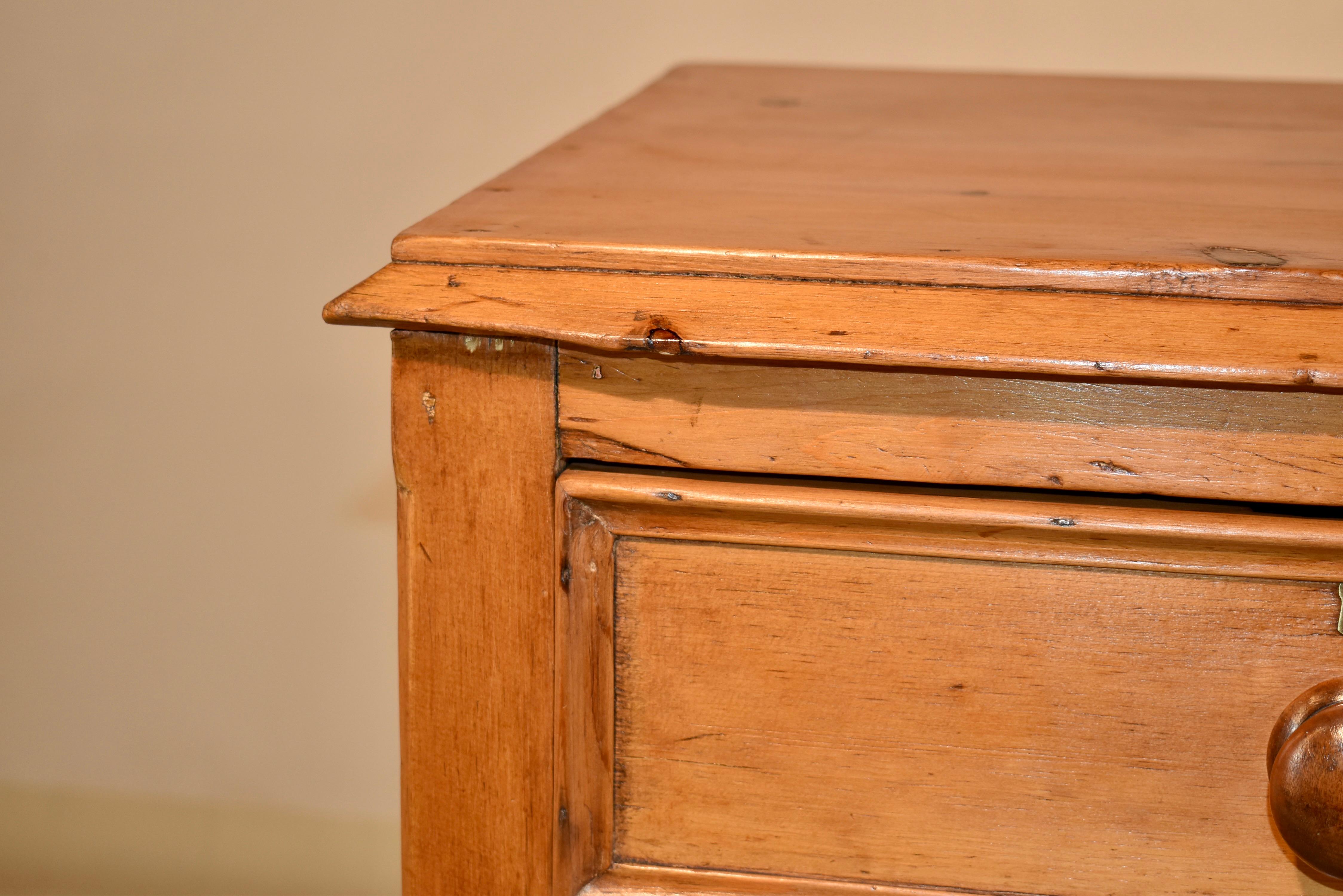 19th Century English Pine Chest of Drawers For Sale 5