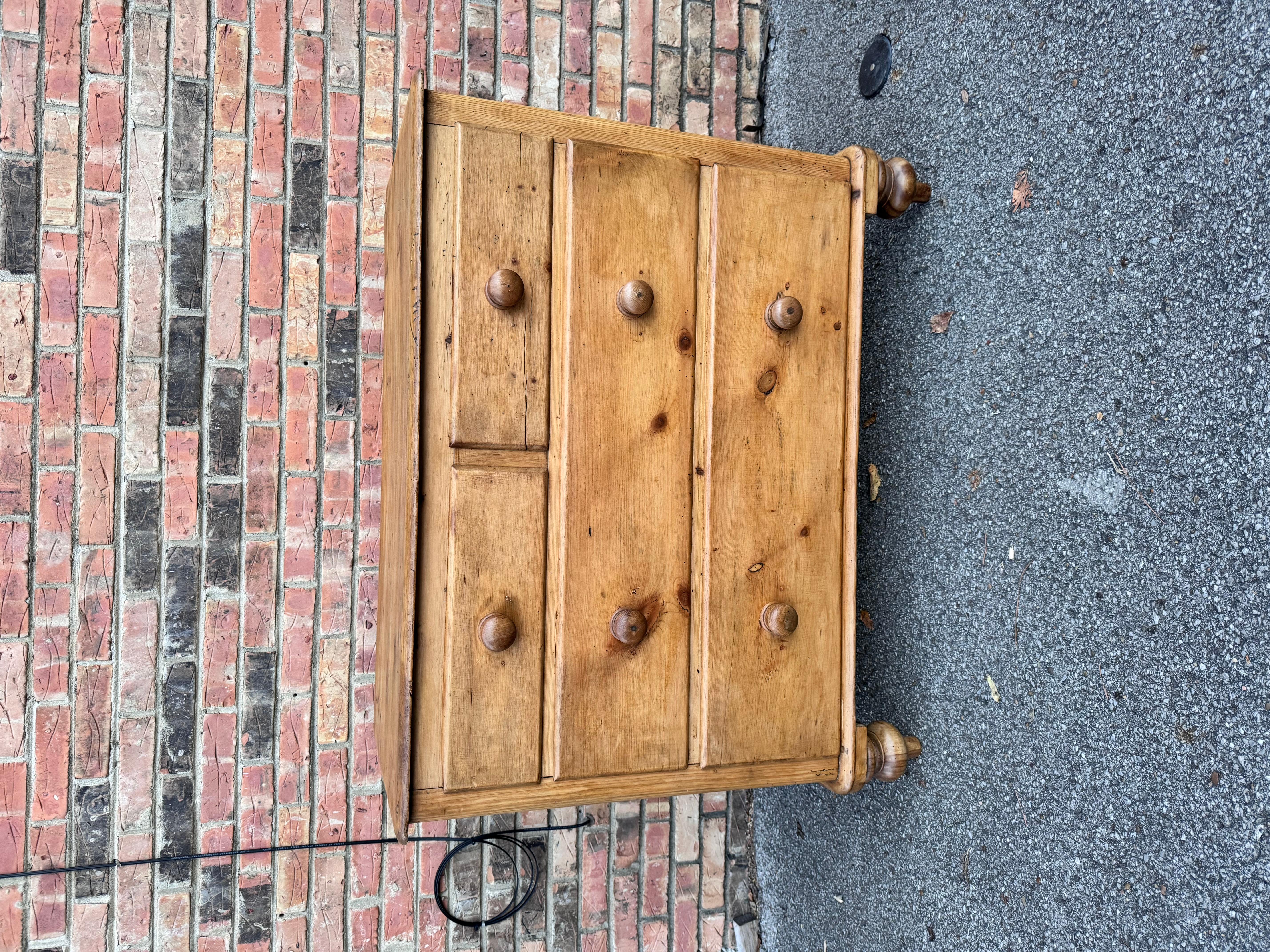 19th Century English Pine Chest of Drawers For Sale 8
