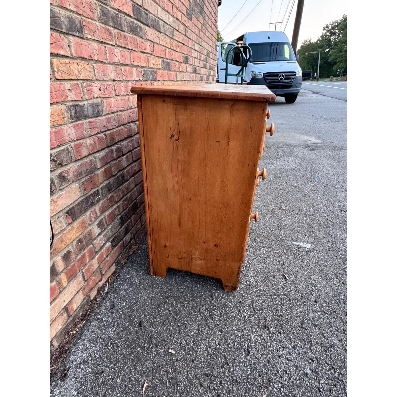 19th Century English Pine Chest of Drawers in vendita 5