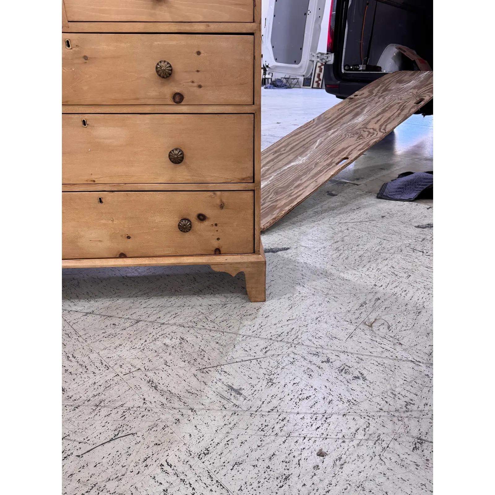 Cassettiera in pino inglese del XIX secolo in vendita 7