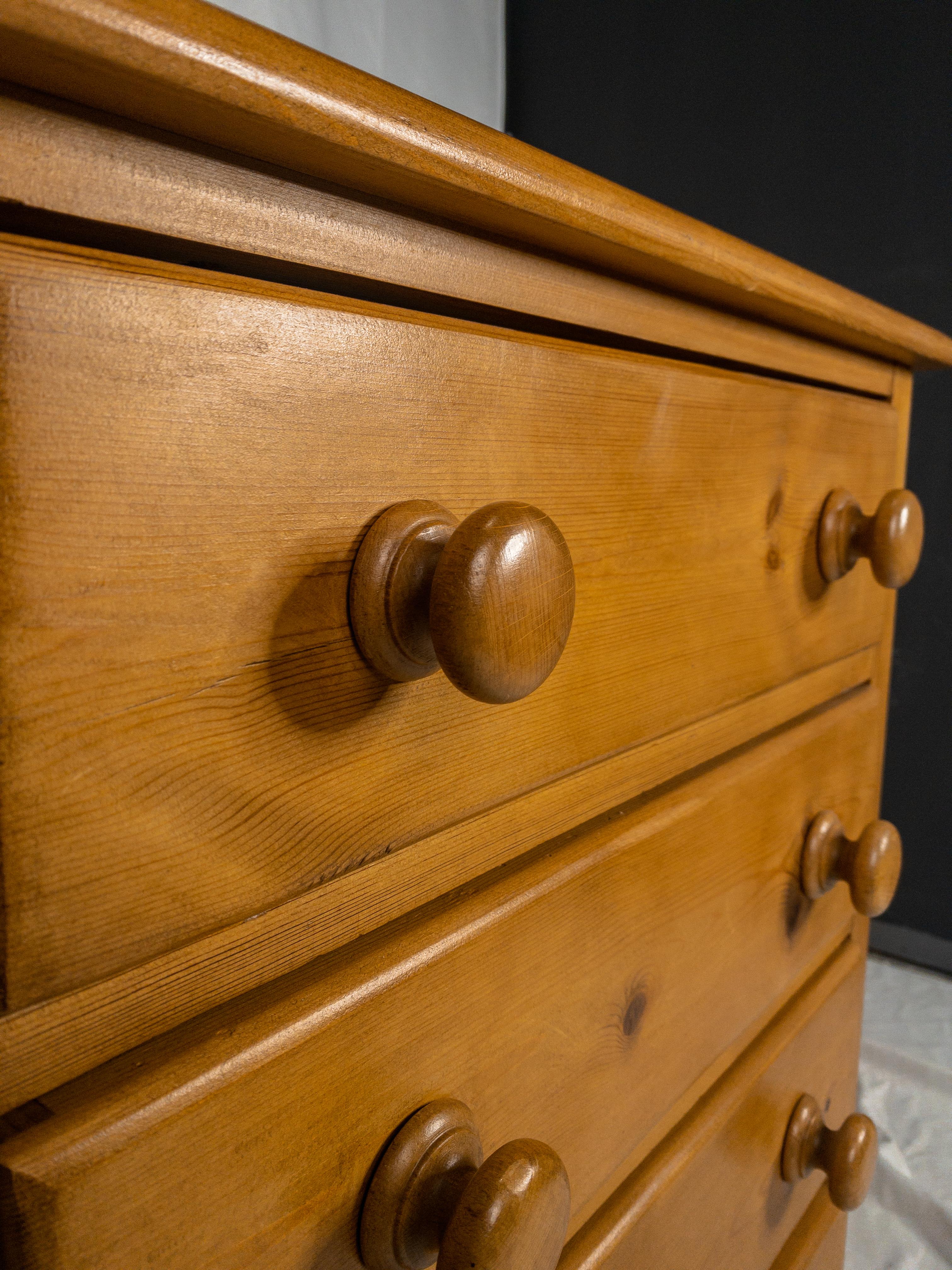 19th Century English Pine Chest of Drawers For Sale 10