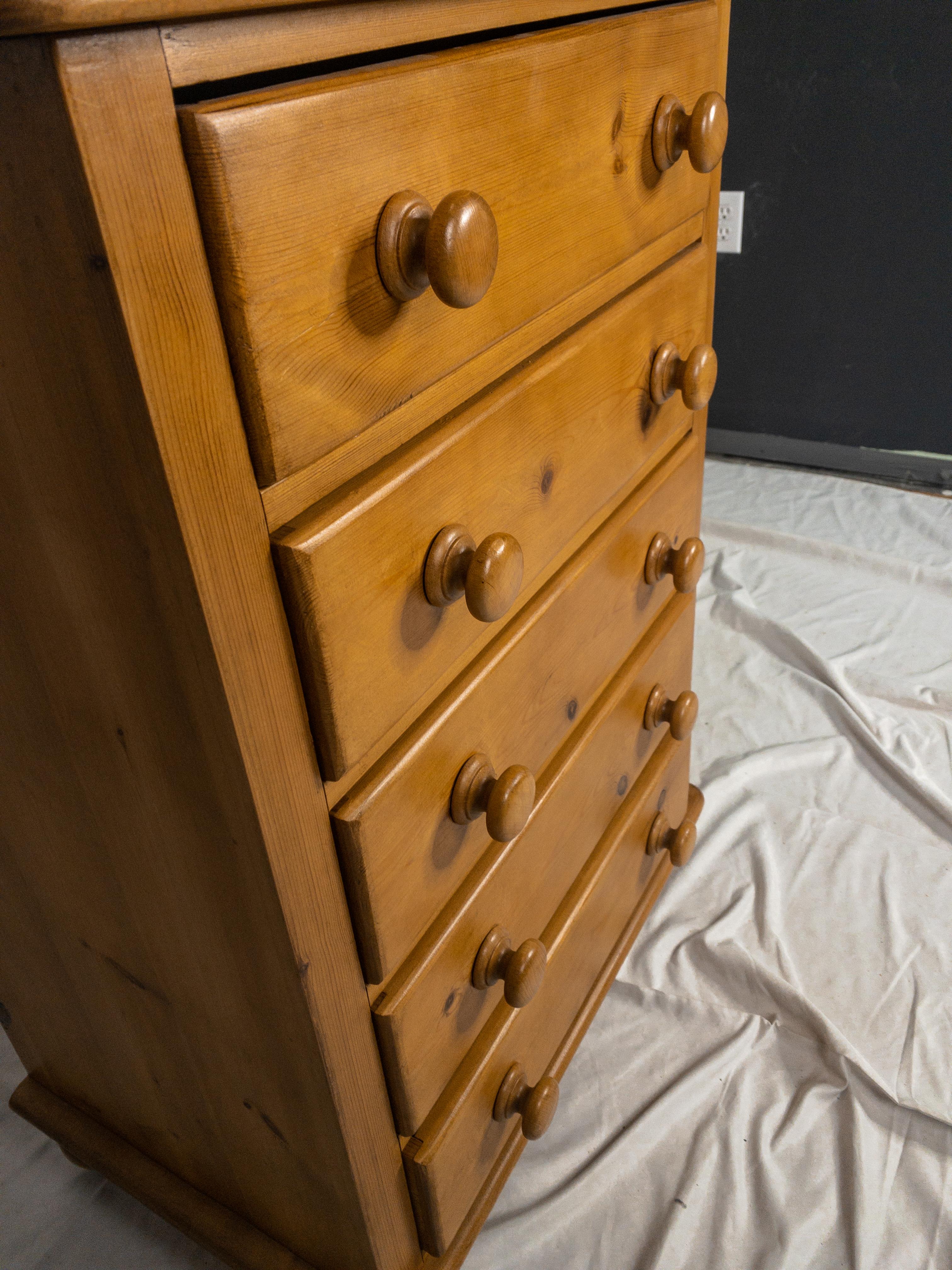 19th Century English Pine Chest of Drawers For Sale 11