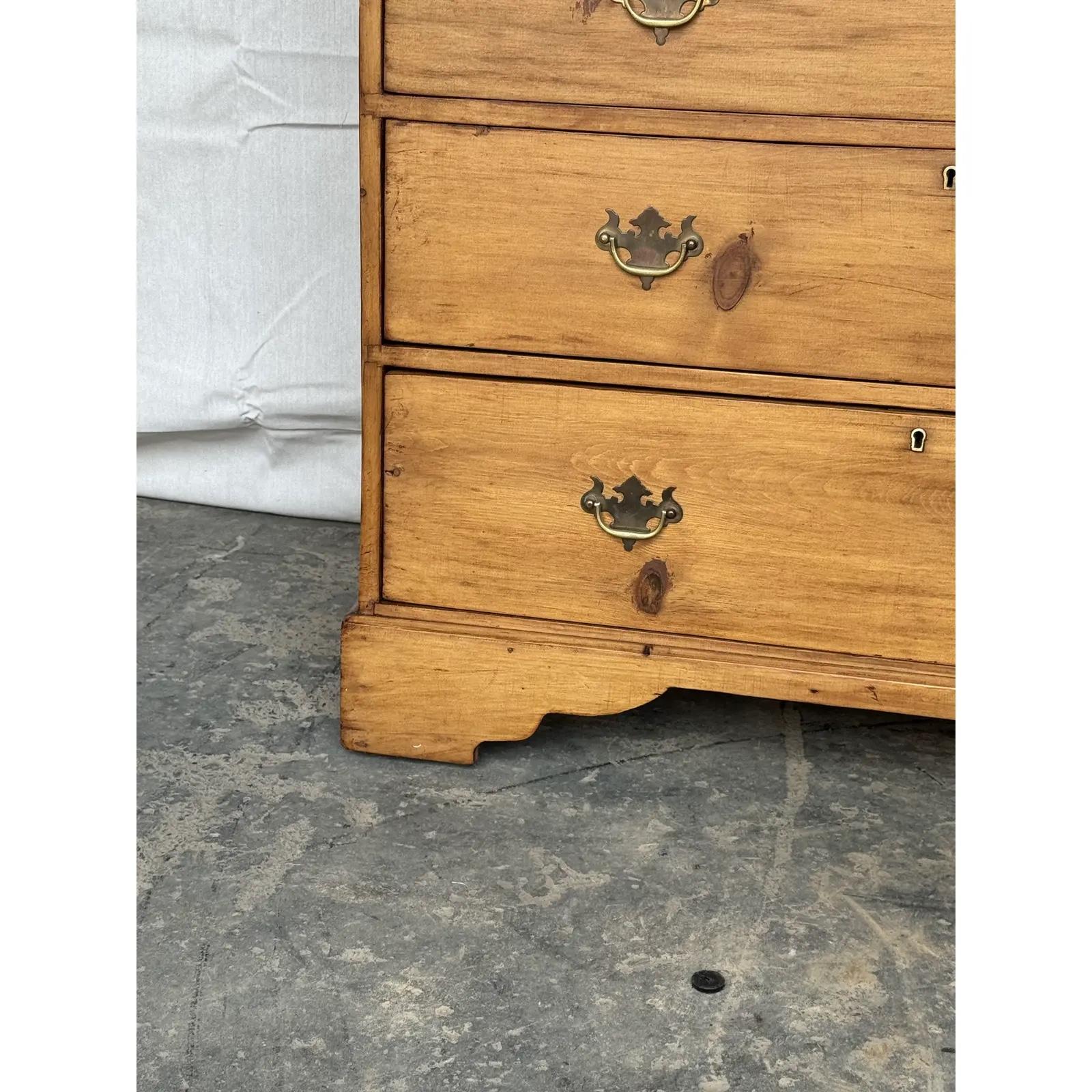 This is a lovely English 2 over 3 pine chest! This piece dates to the 19th century and has lovely patina. The wood has a warm glow, that is accented perfectly by the darker stained knobs. Being a two over three design with a casual simple feel. This