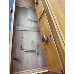 Commode en pin anglais du XIXe siècle