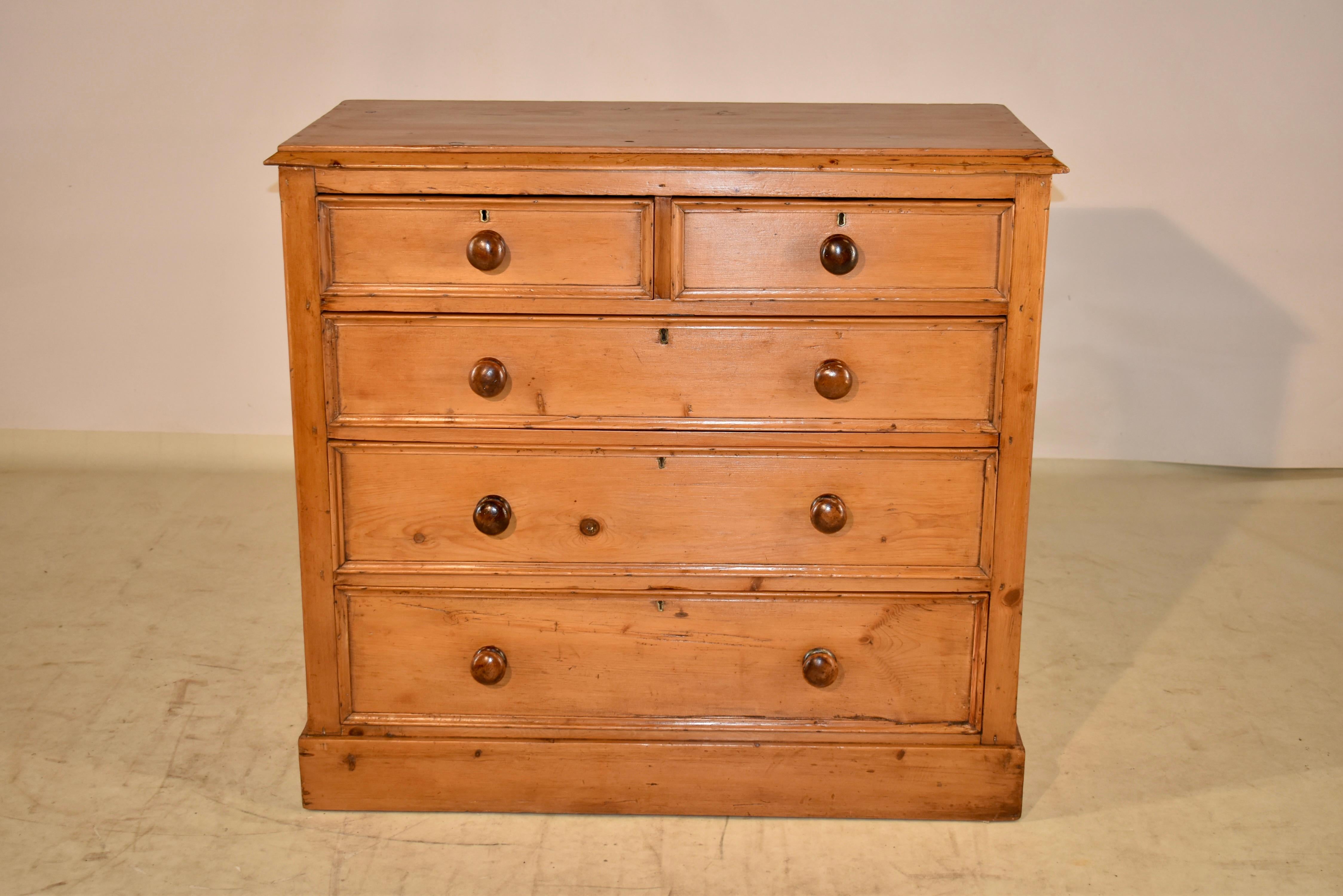 19th century pine chest of drawers from England. The top is made from a single board, and has a molded edge for added design flair. The case sides are simple, and has two drawers over three drawers, with molded drawer fronts. The case is finished