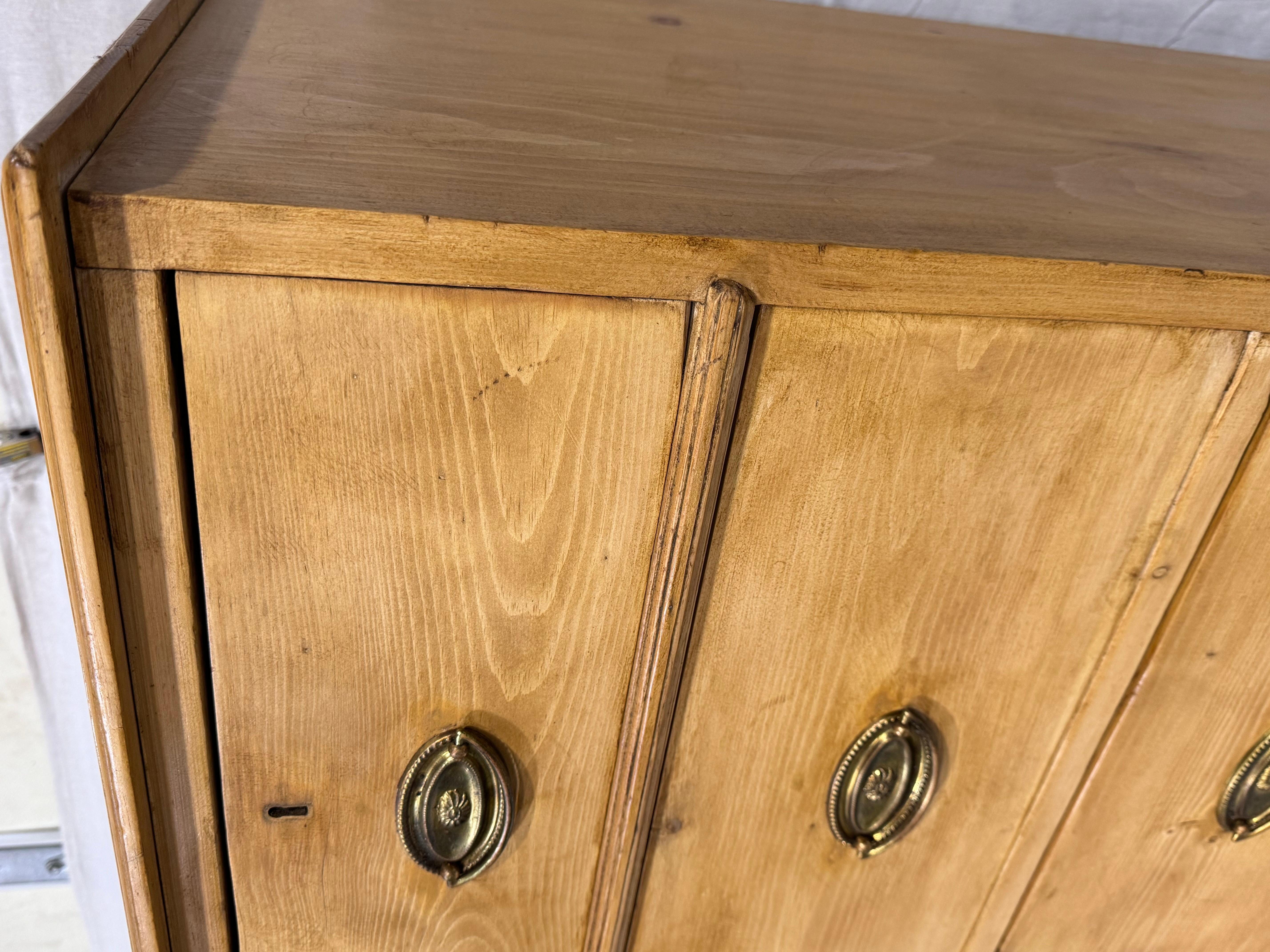 19th Century English Pine Chest of Drawers In Good Condition In Nashville, TN