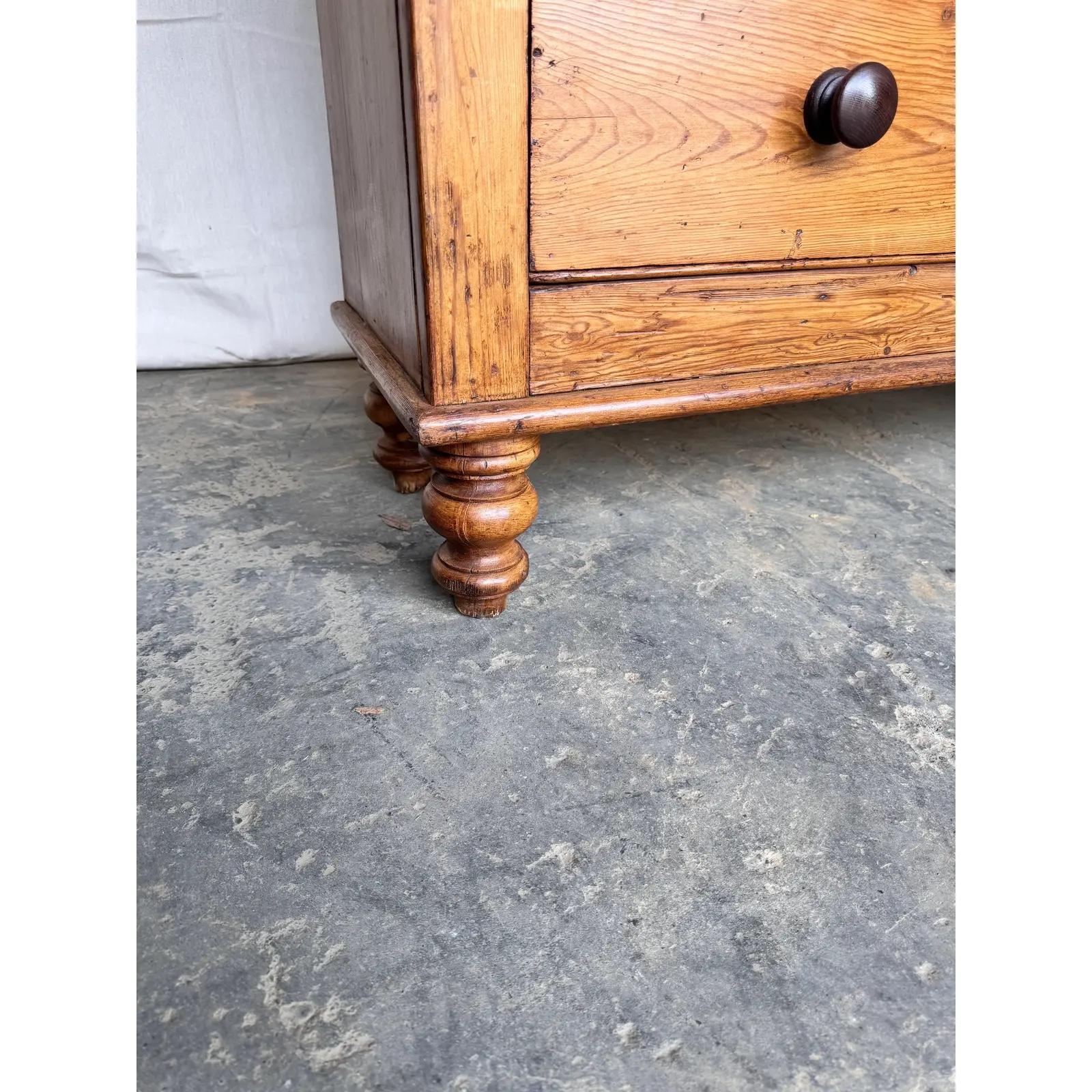 19th Century English Pine Chest of Drawers In Good Condition For Sale In Nashville, TN