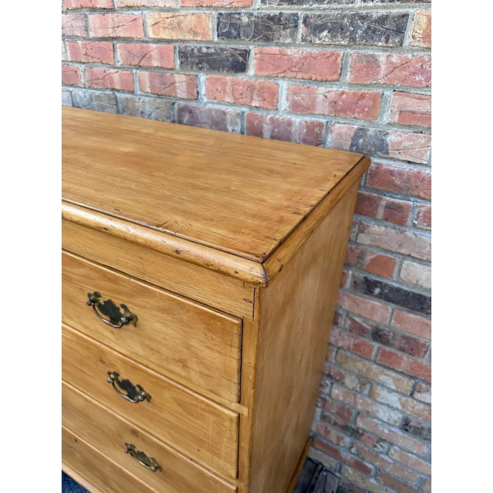 19th Century English Pine Chest of Drawers In Good Condition For Sale In Nashville, TN
