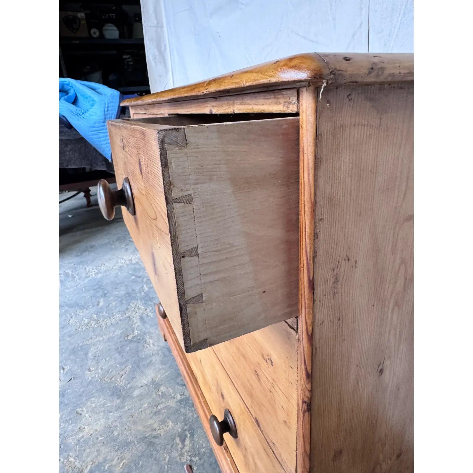 19th Century English Pine Chest of Drawers In Good Condition For Sale In Nashville, TN