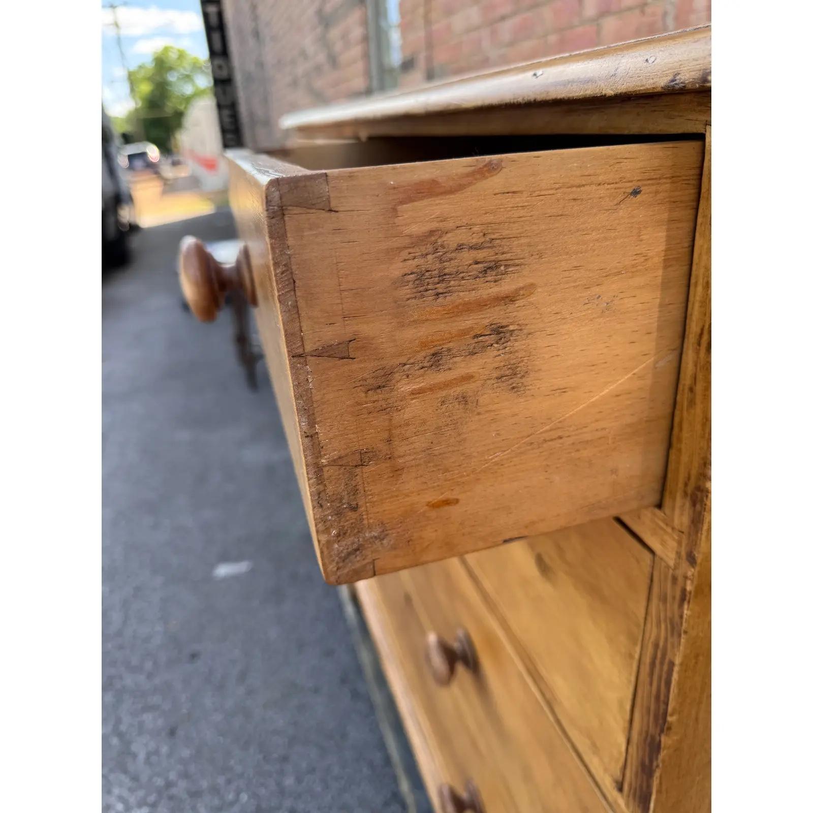 19th Century English Pine Chest of Drawers In Good Condition For Sale In Nashville, TN