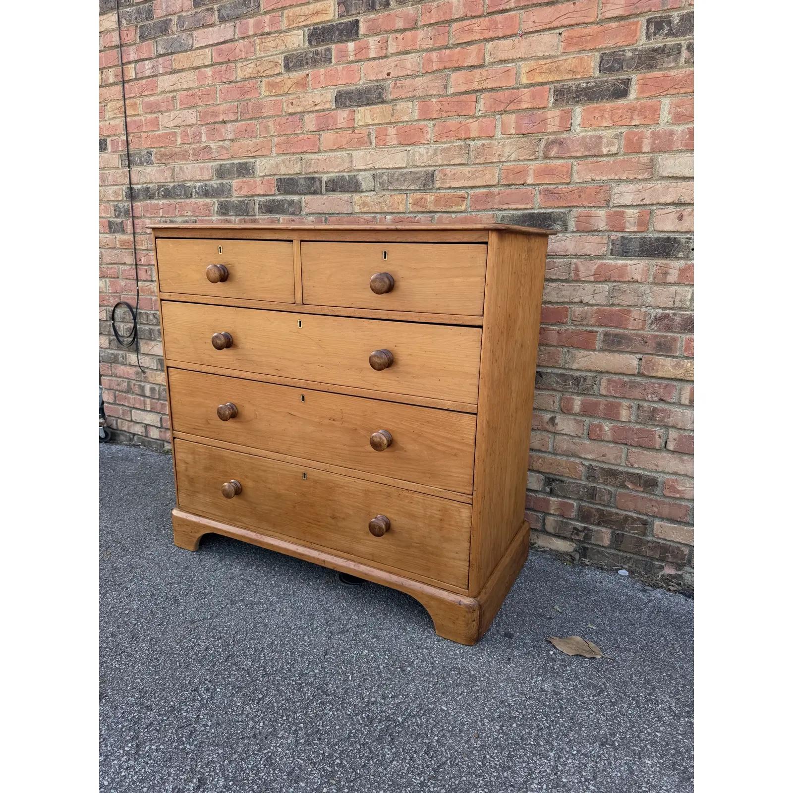 19th Century English Pine Chest of Drawers In Good Condition For Sale In Nashville, TN