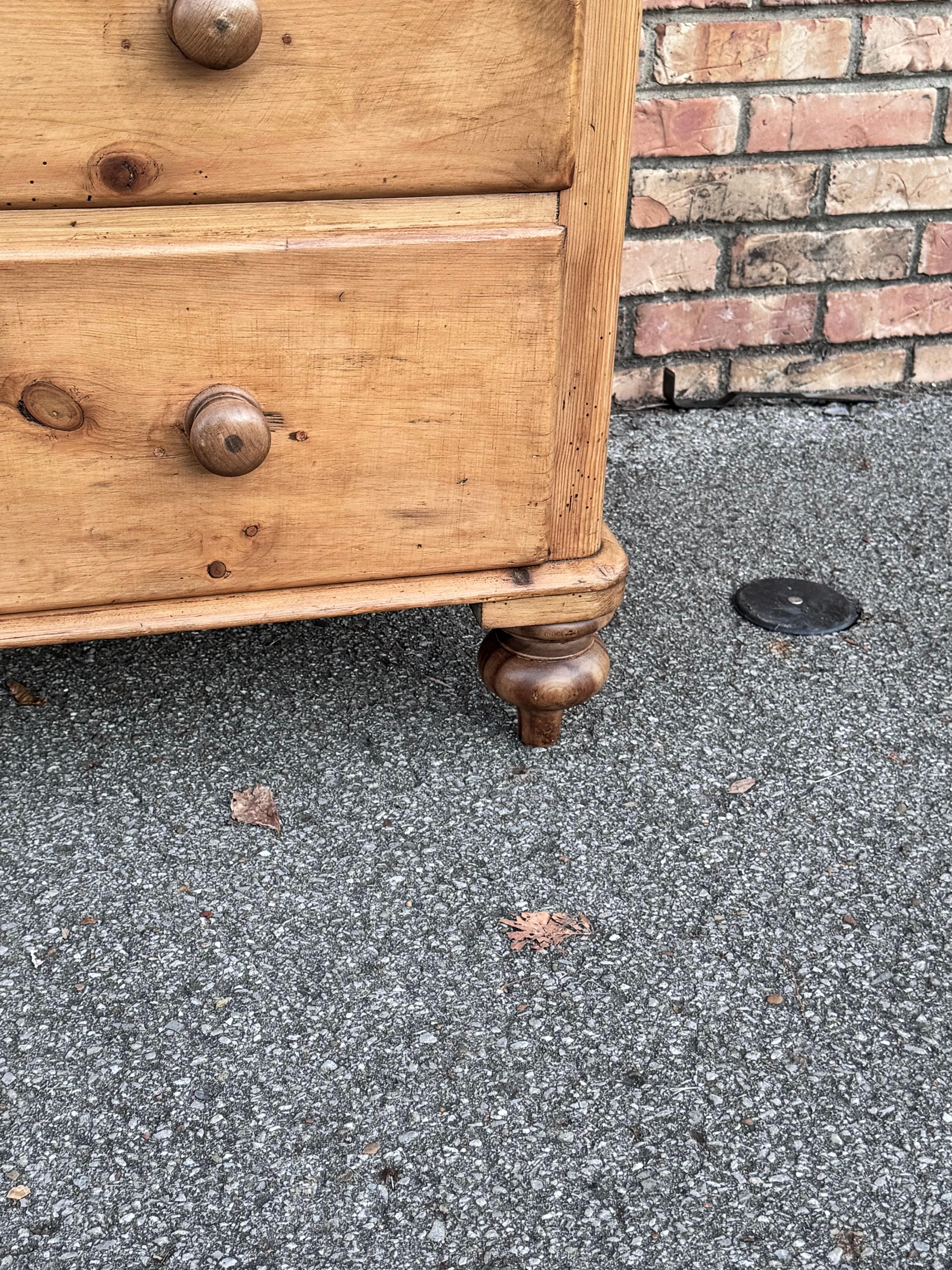 19th Century English Pine Chest of Drawers In Good Condition For Sale In Nashville, TN