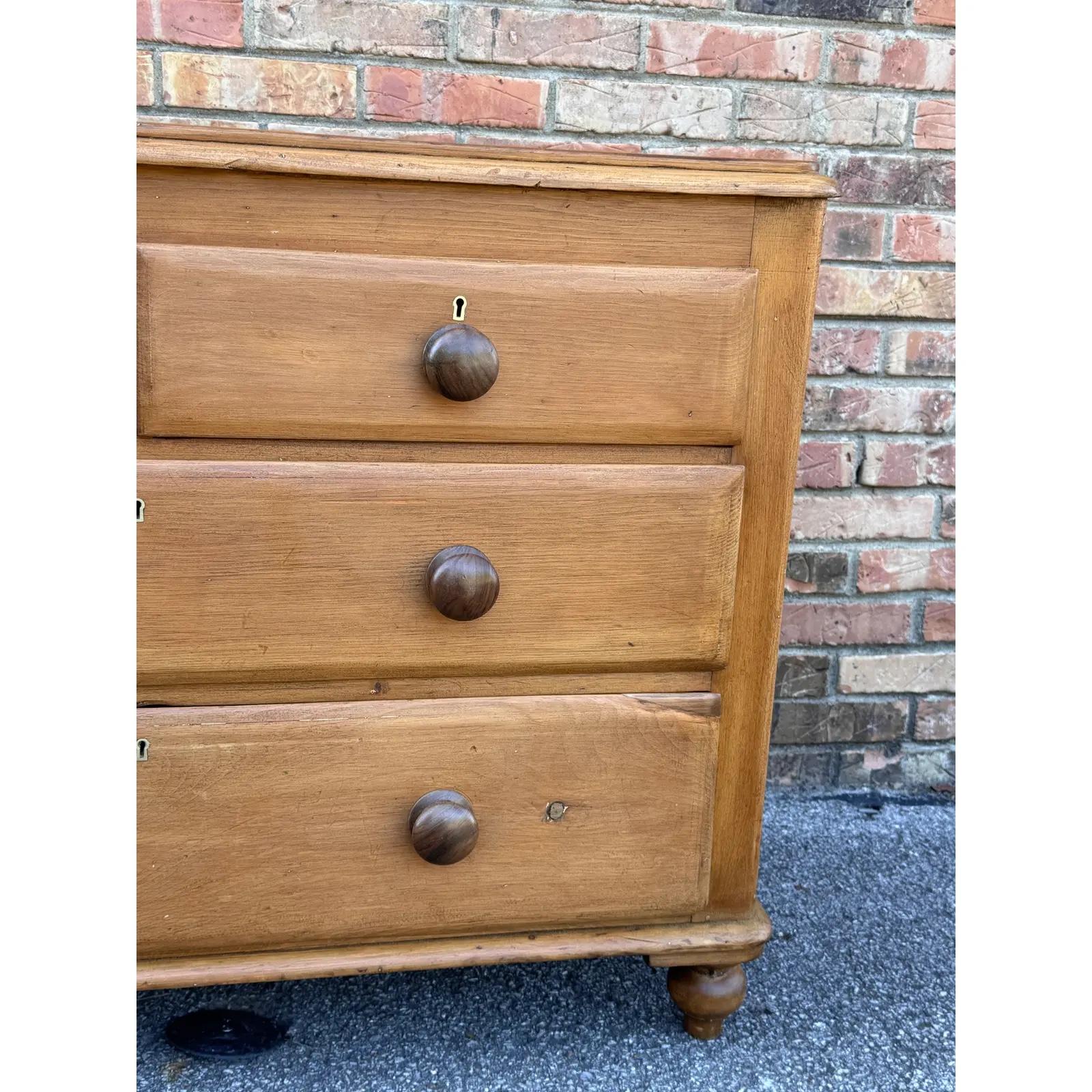 European 19th Century English Pine Chest of Drawers For Sale