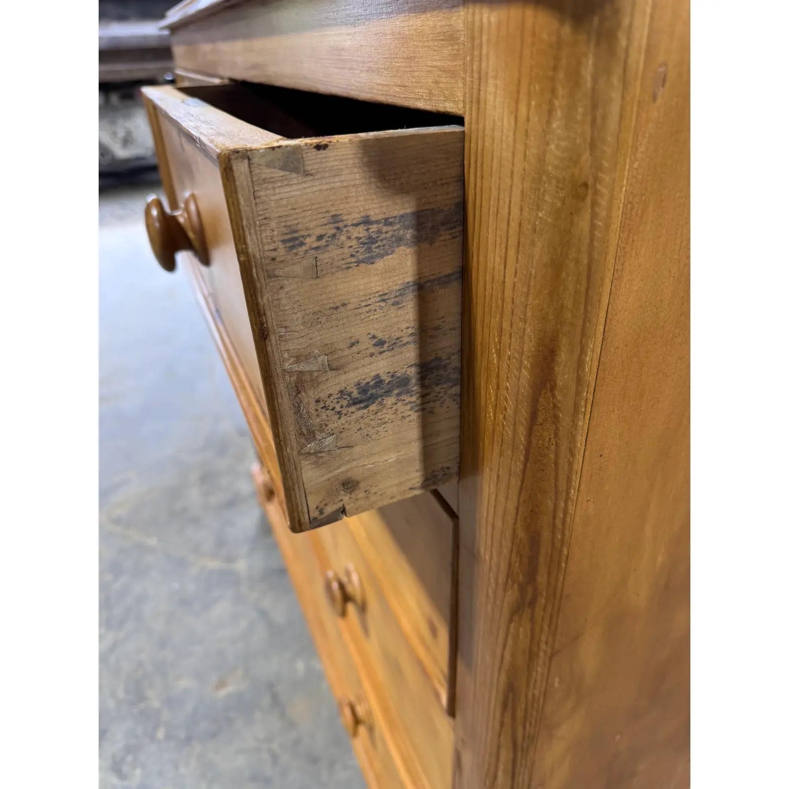 Inglese Cassettiera in pino inglese del XIX secolo in vendita