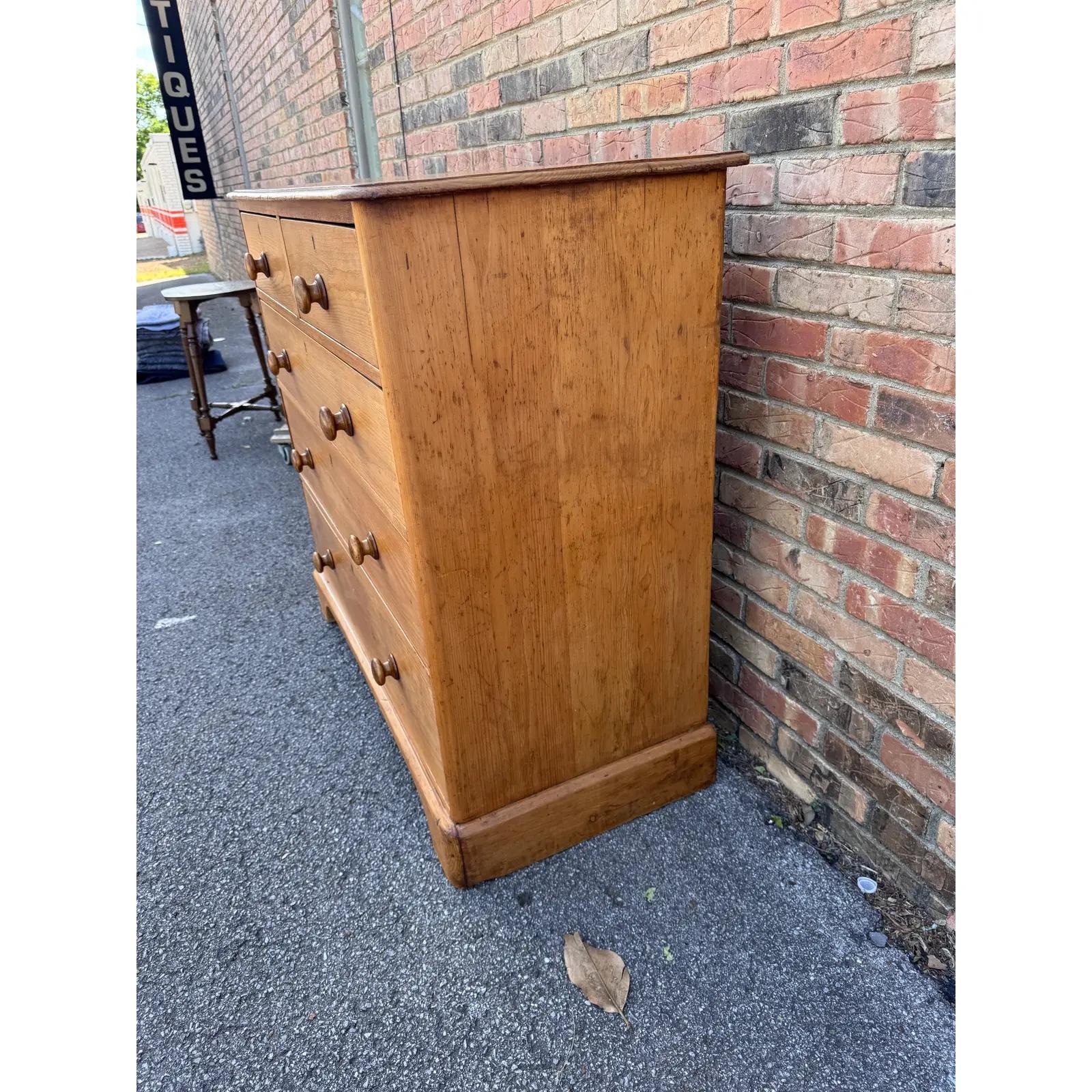 Mid-19th Century 19th Century English Pine Chest of Drawers For Sale