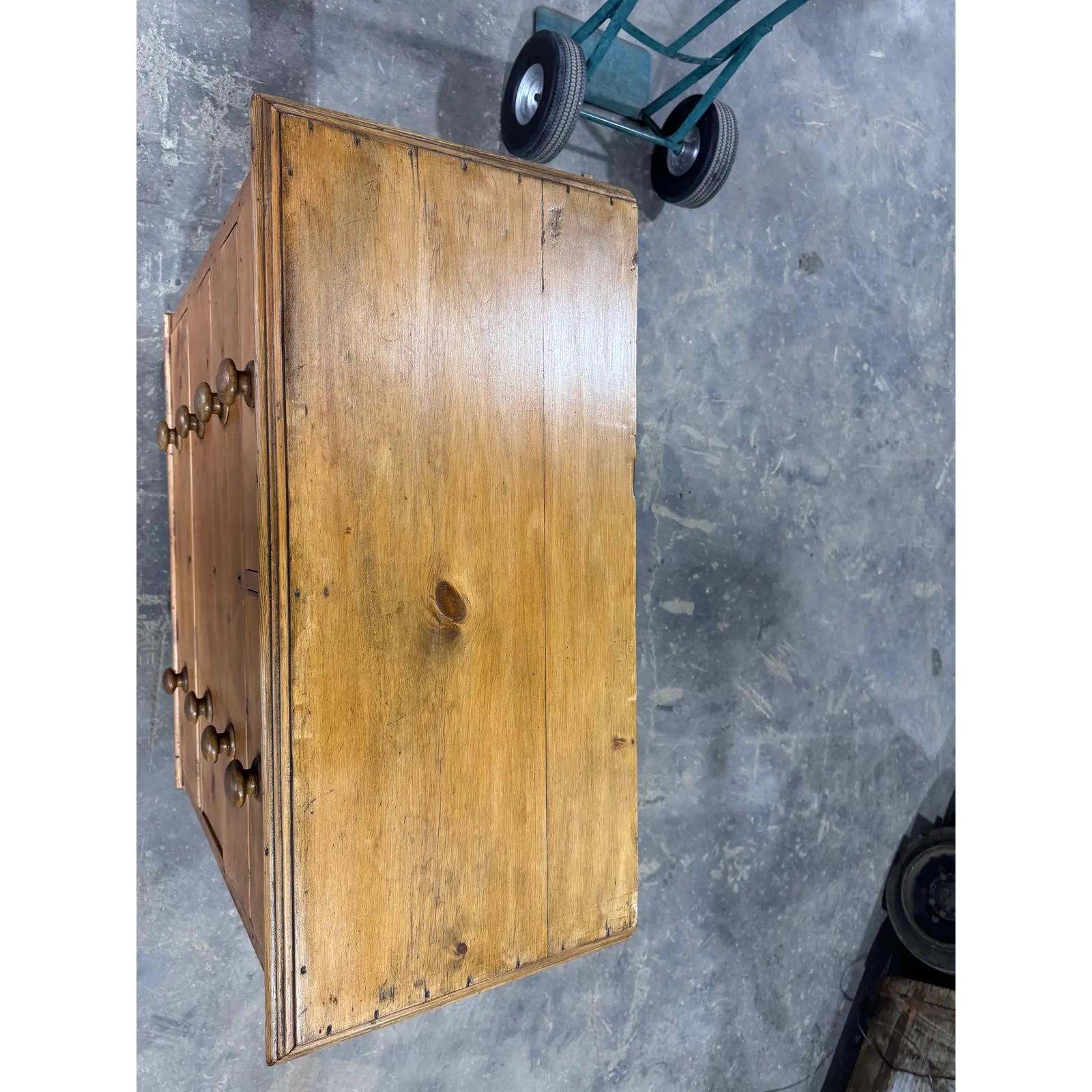 Englische Kiefernholzkommode aus dem 19. (19. Jahrhundert) im Angebot