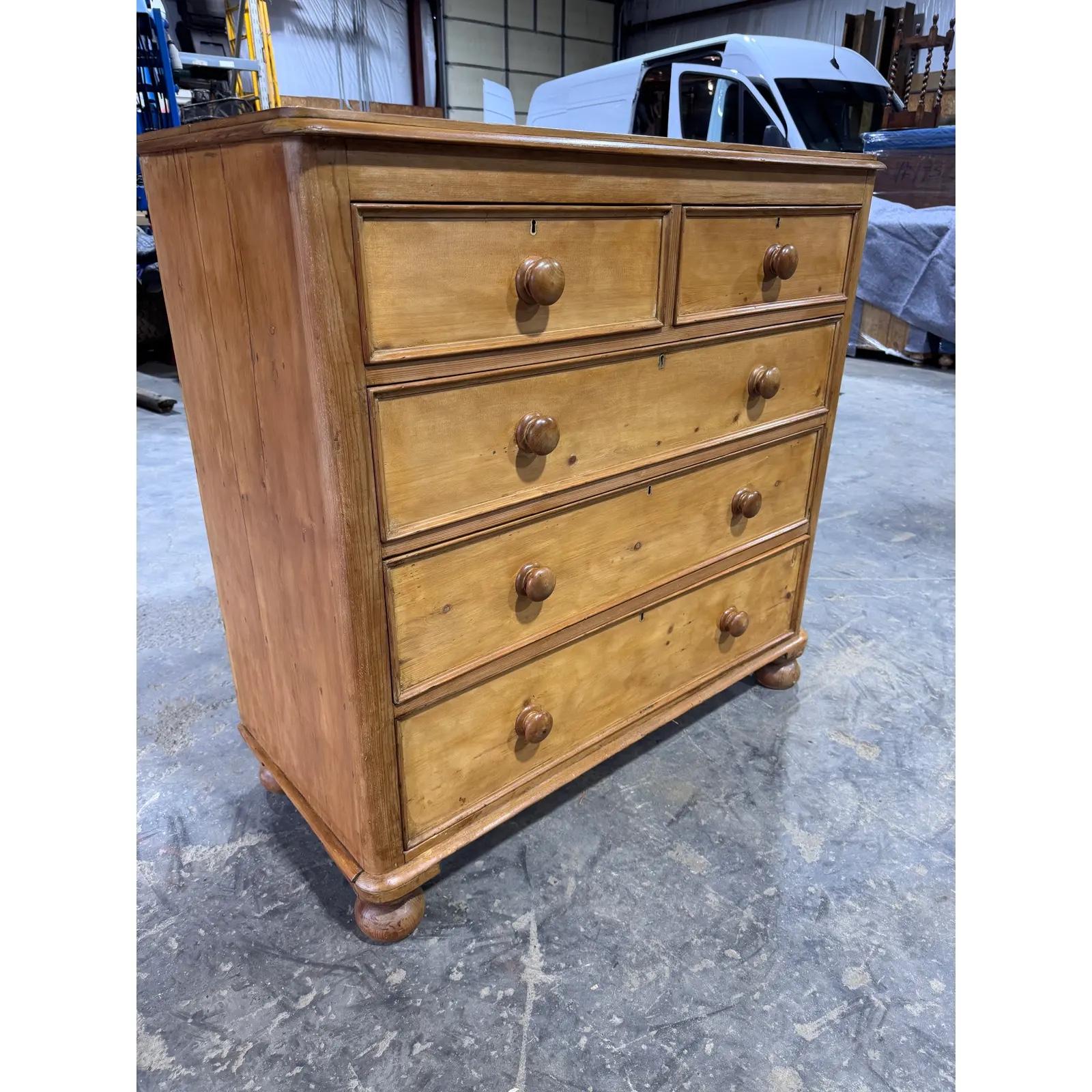 Cassettiera in pino inglese del XIX secolo In condizioni buone in vendita a Nashville, TN