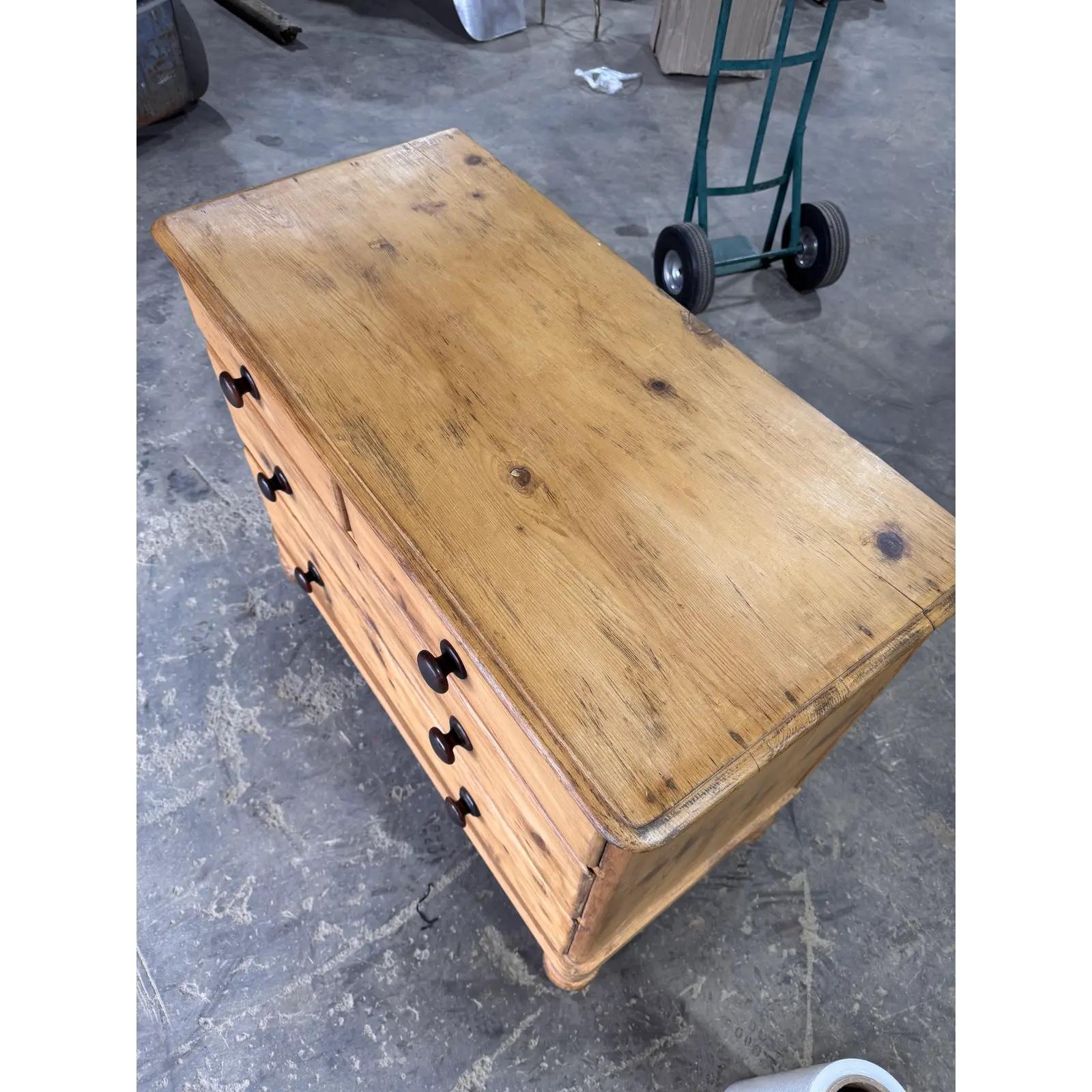 Cassettiera in pino inglese del XIX secolo In condizioni buone in vendita a Nashville, TN