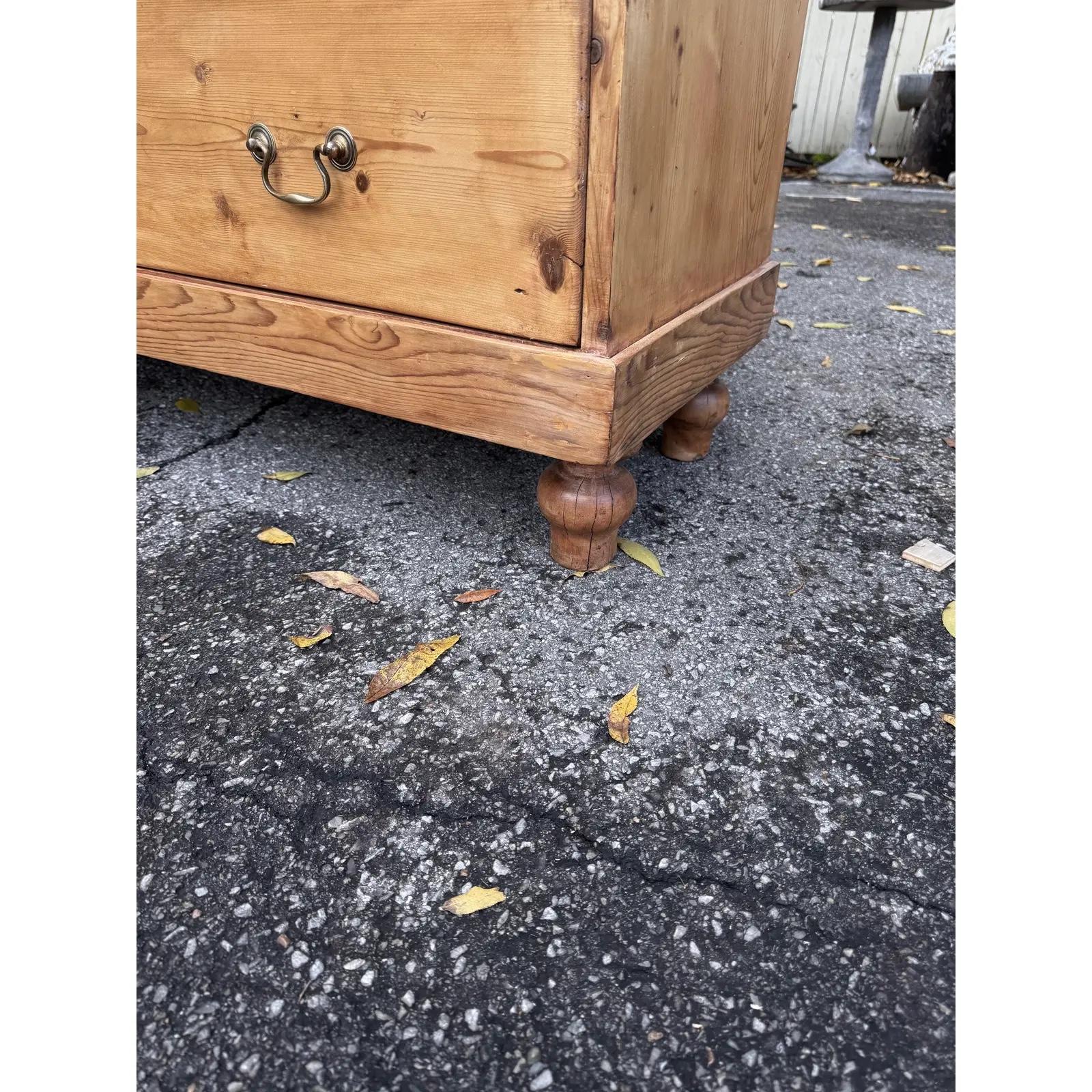 Pino Cassettiera in pino inglese del XIX secolo in vendita