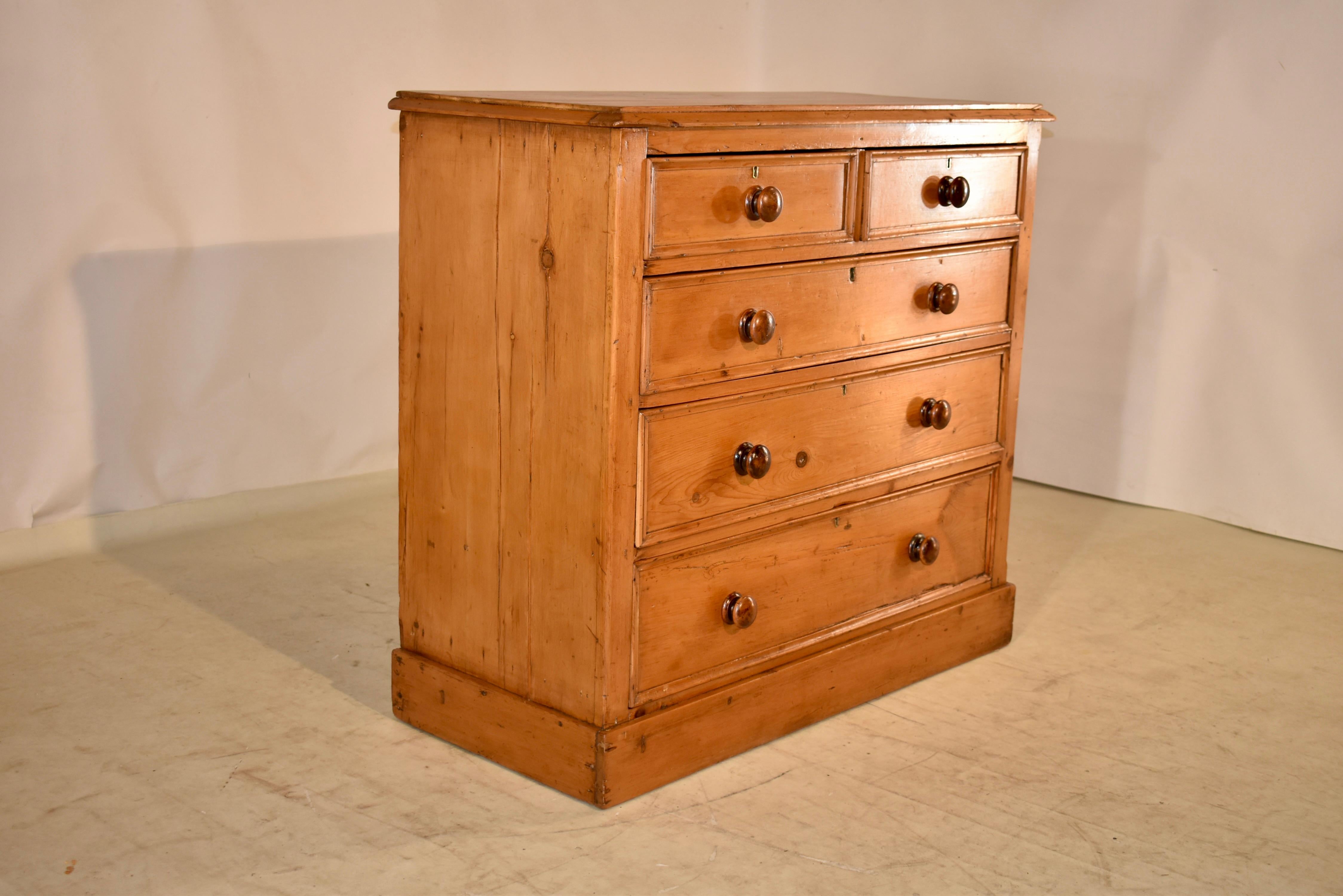 Victorian 19th Century English Pine Chest of Drawers For Sale