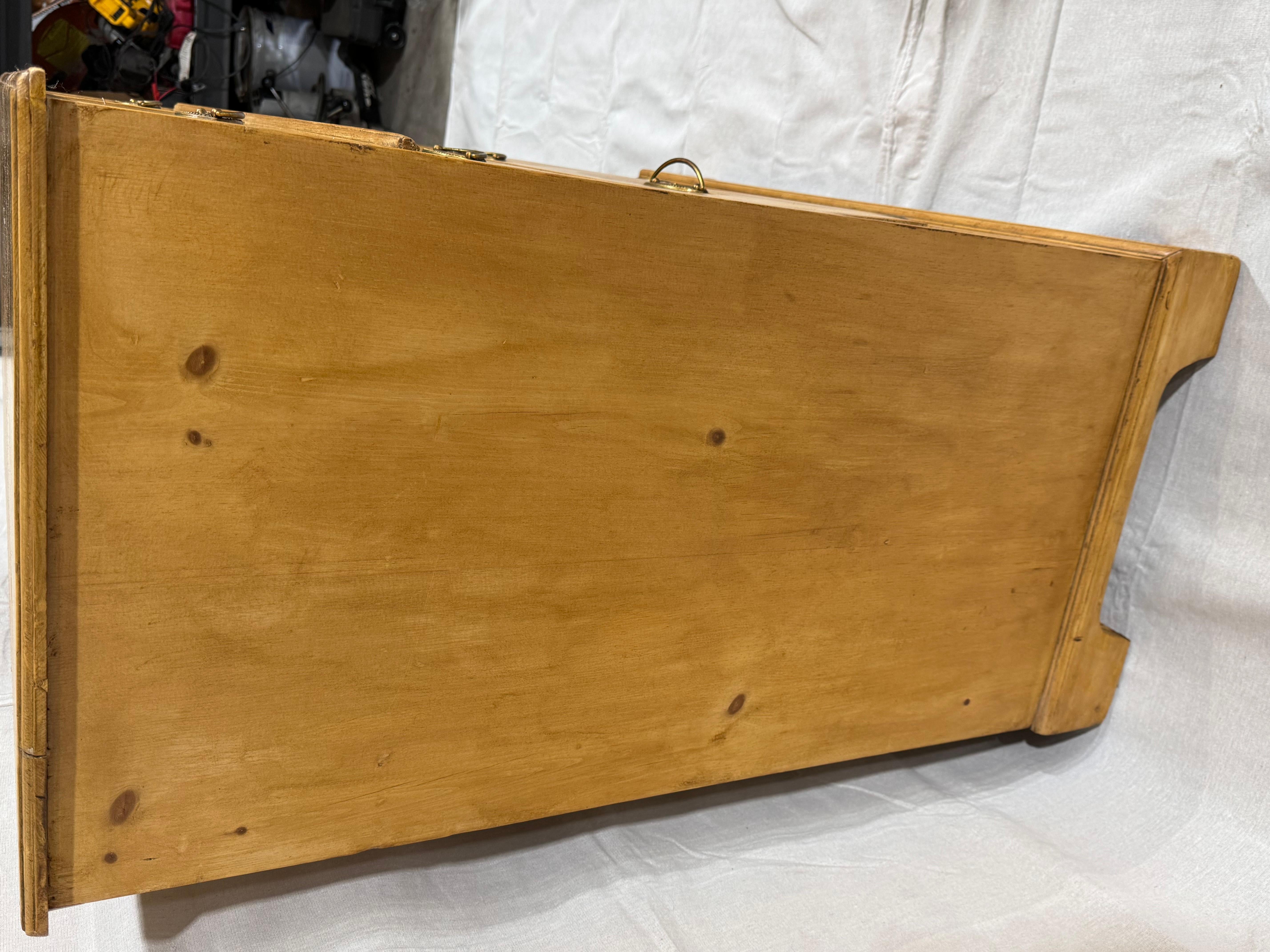 Hardwood 19th Century English Pine Chest of Drawers